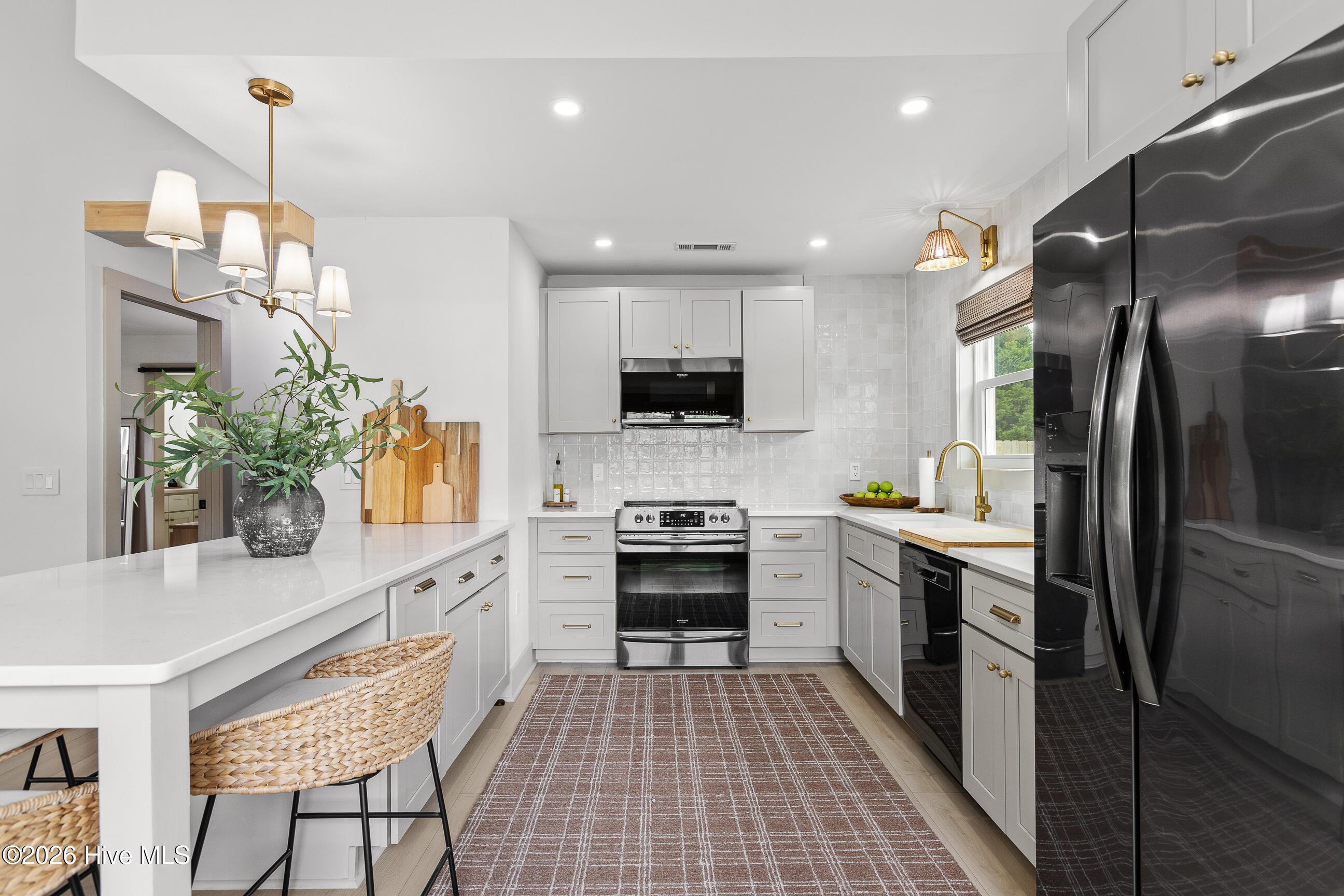 100566396 | Photo 12