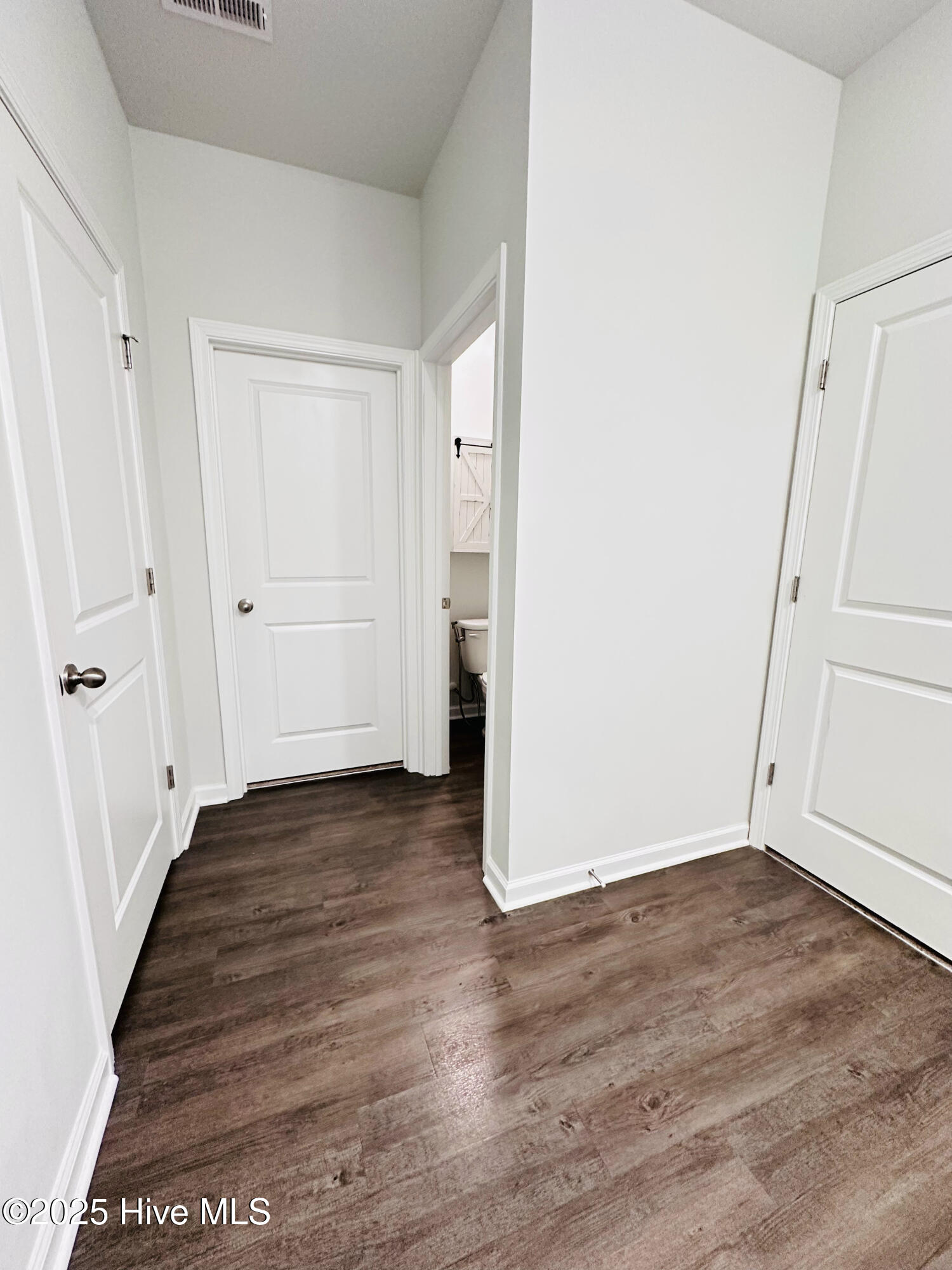 100525143 | Photo 30