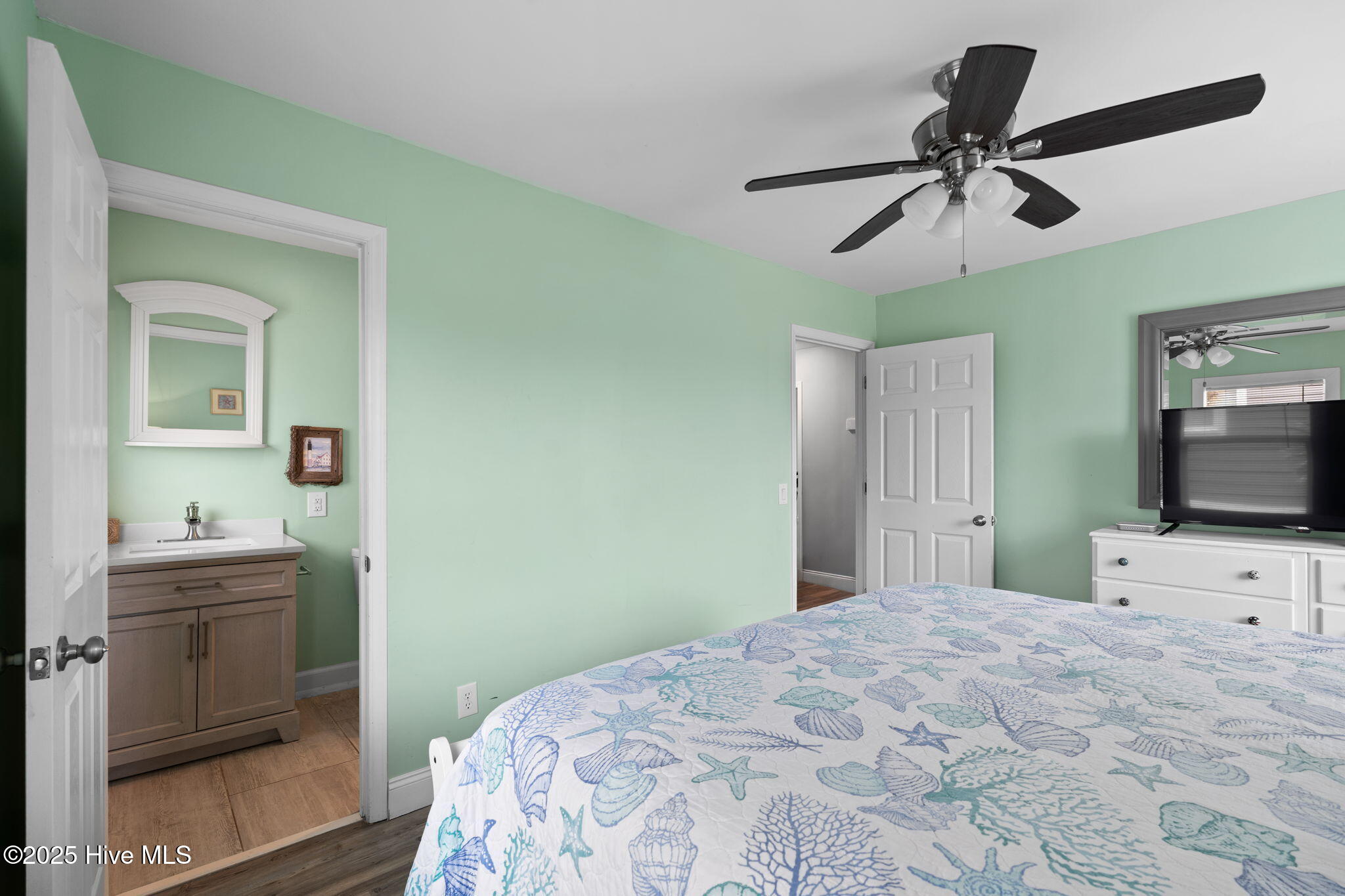 100510306 | Photo 19