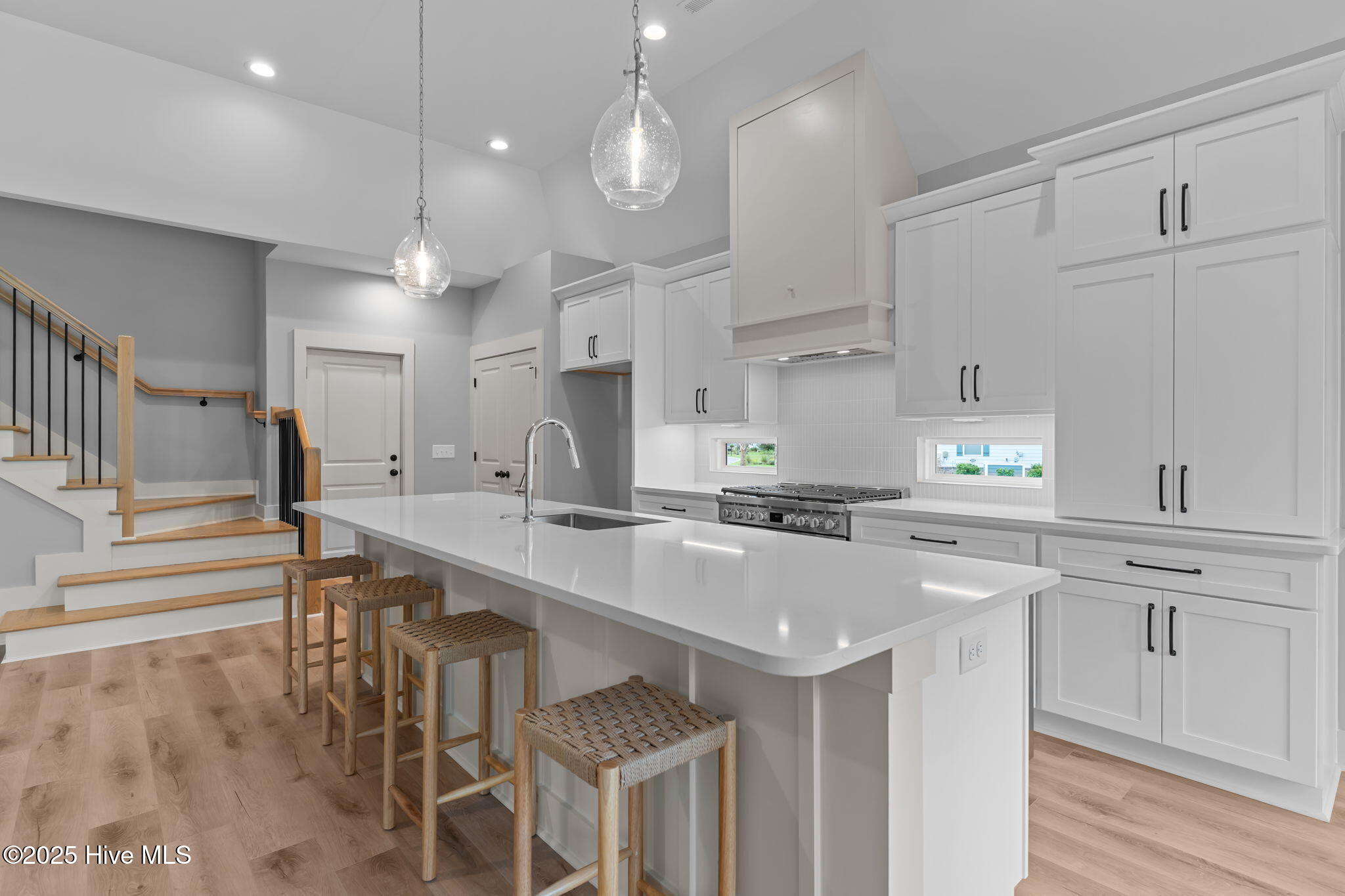 100525046 | Photo 15