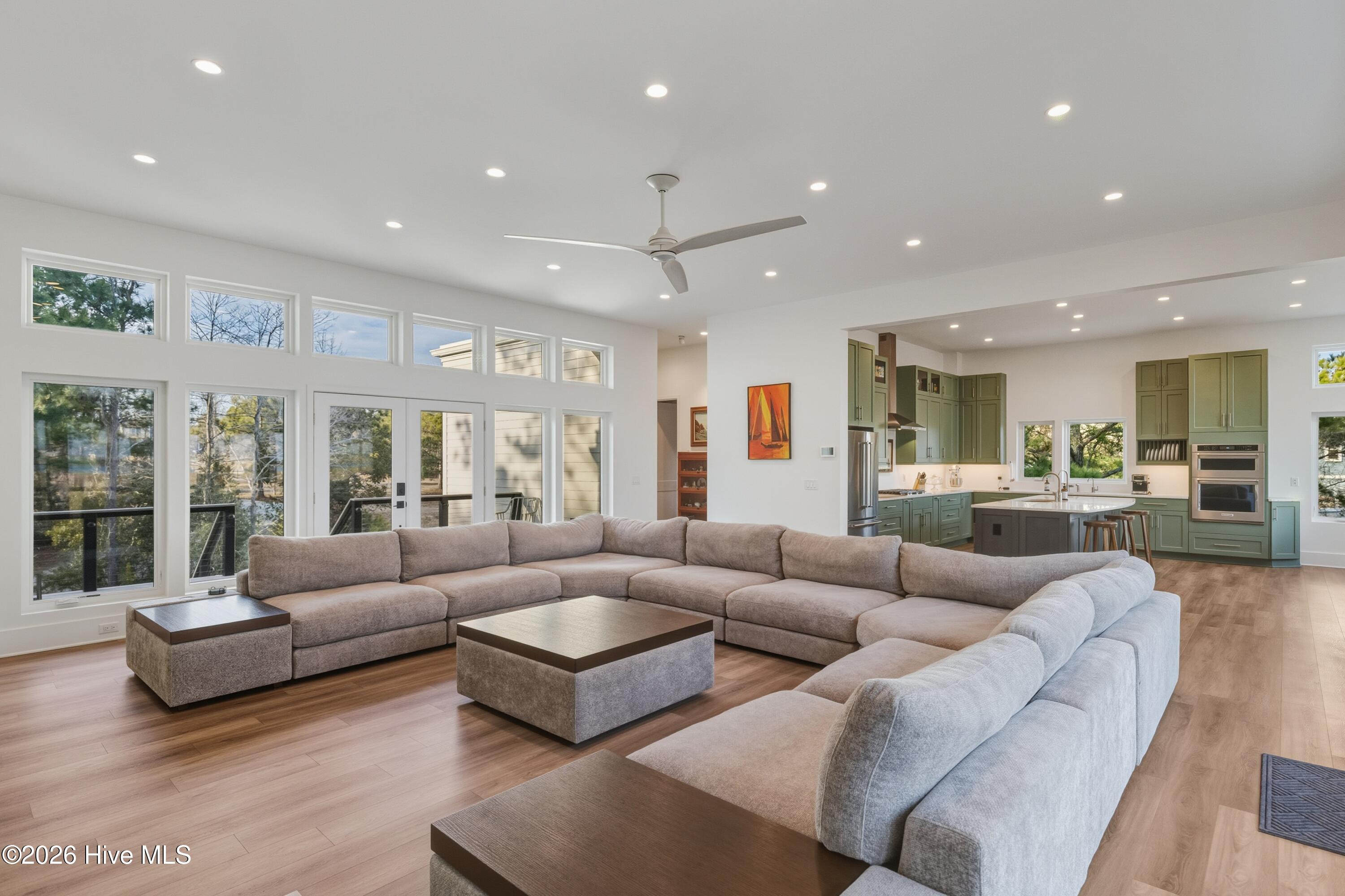 100554260 | Photo 11