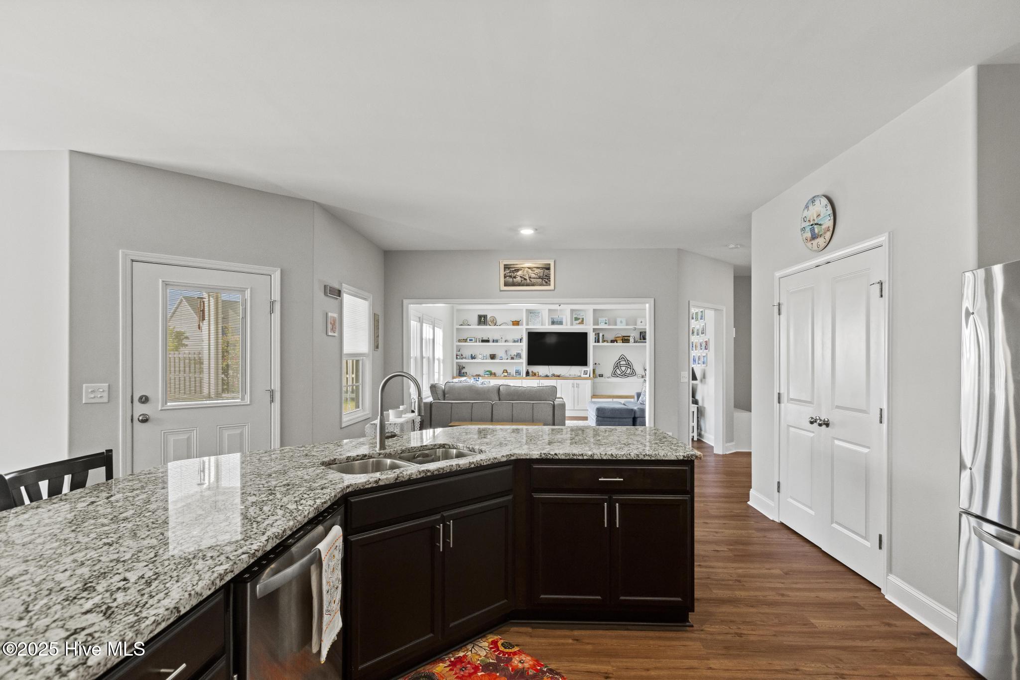 100528220 | Photo 15