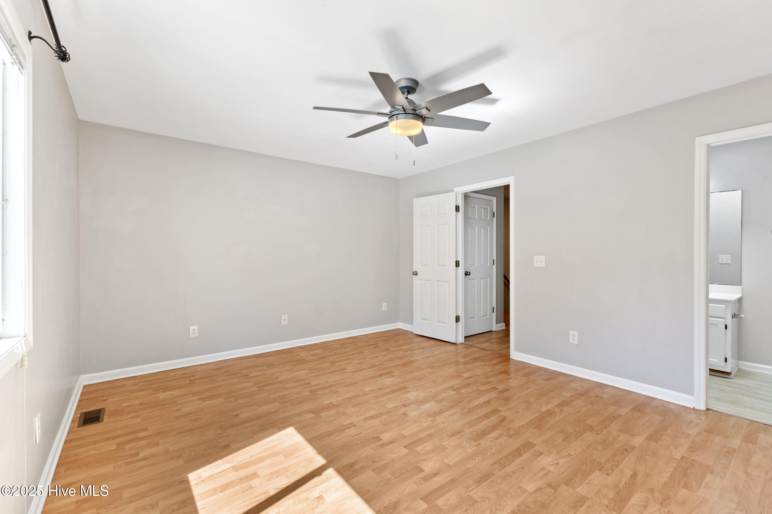 100532478 | Photo 15