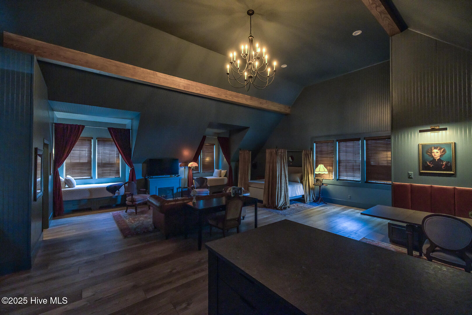 100541868 | Photo 12