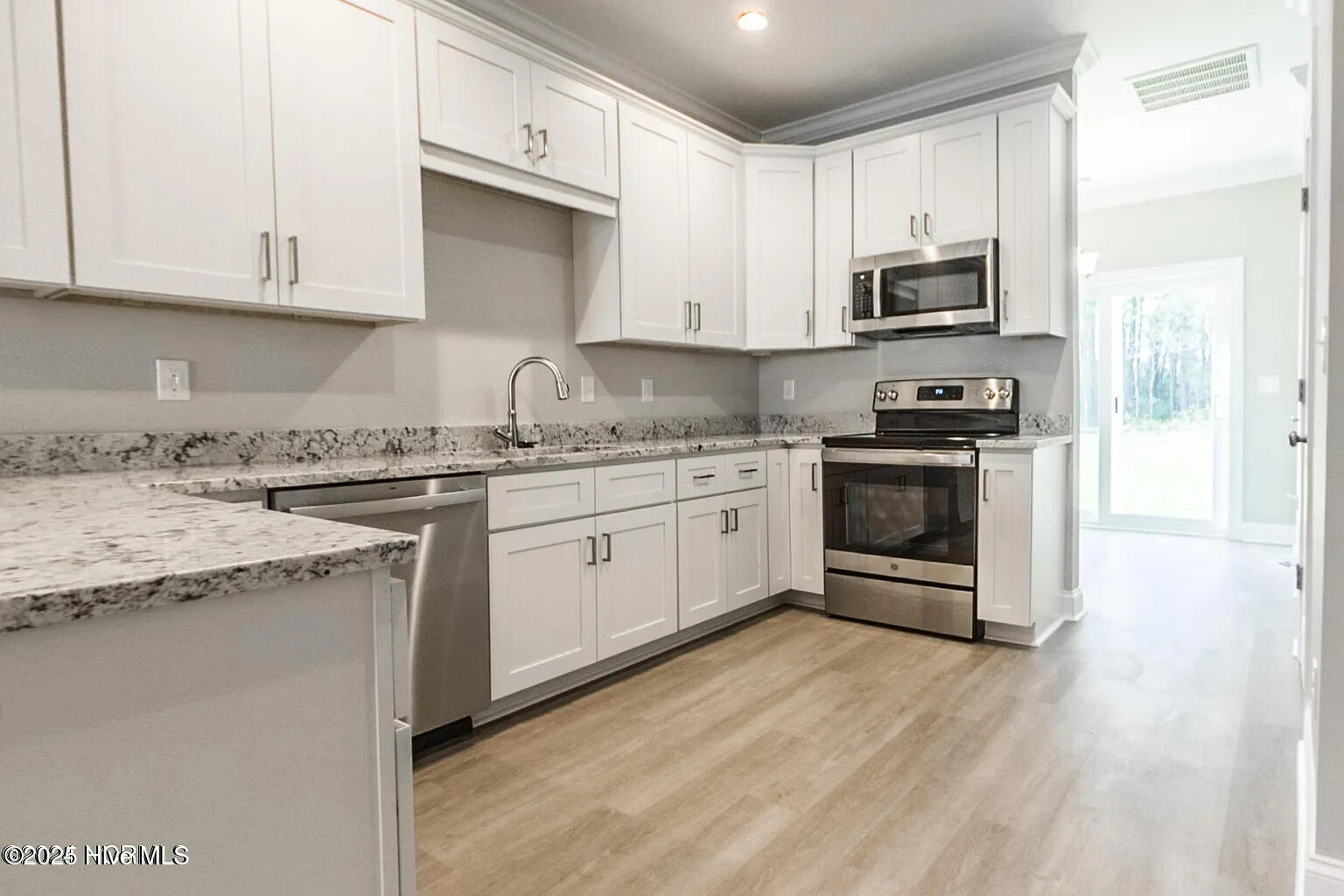 100528909 | Photo 22