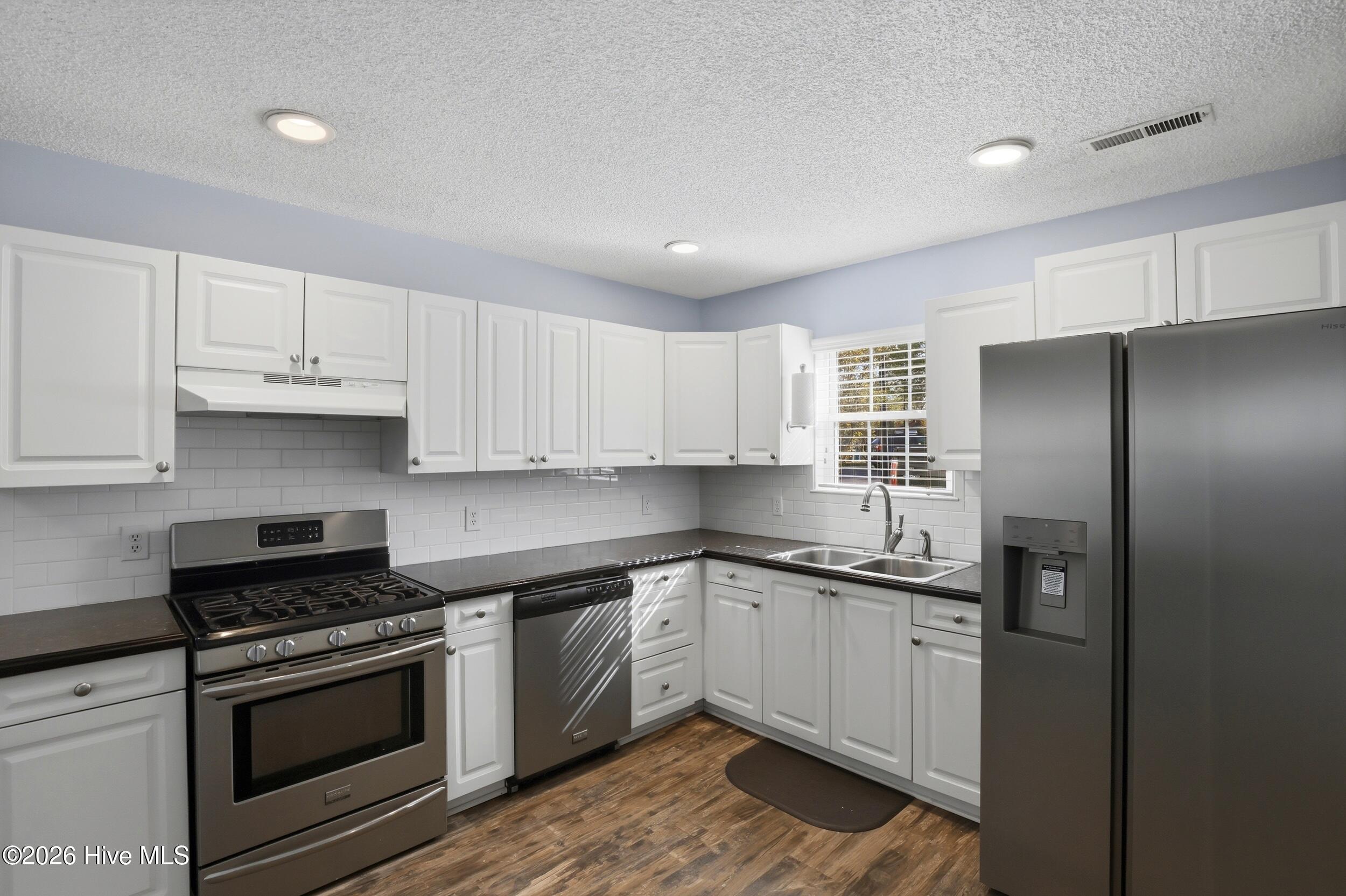 100564437 | Photo 14