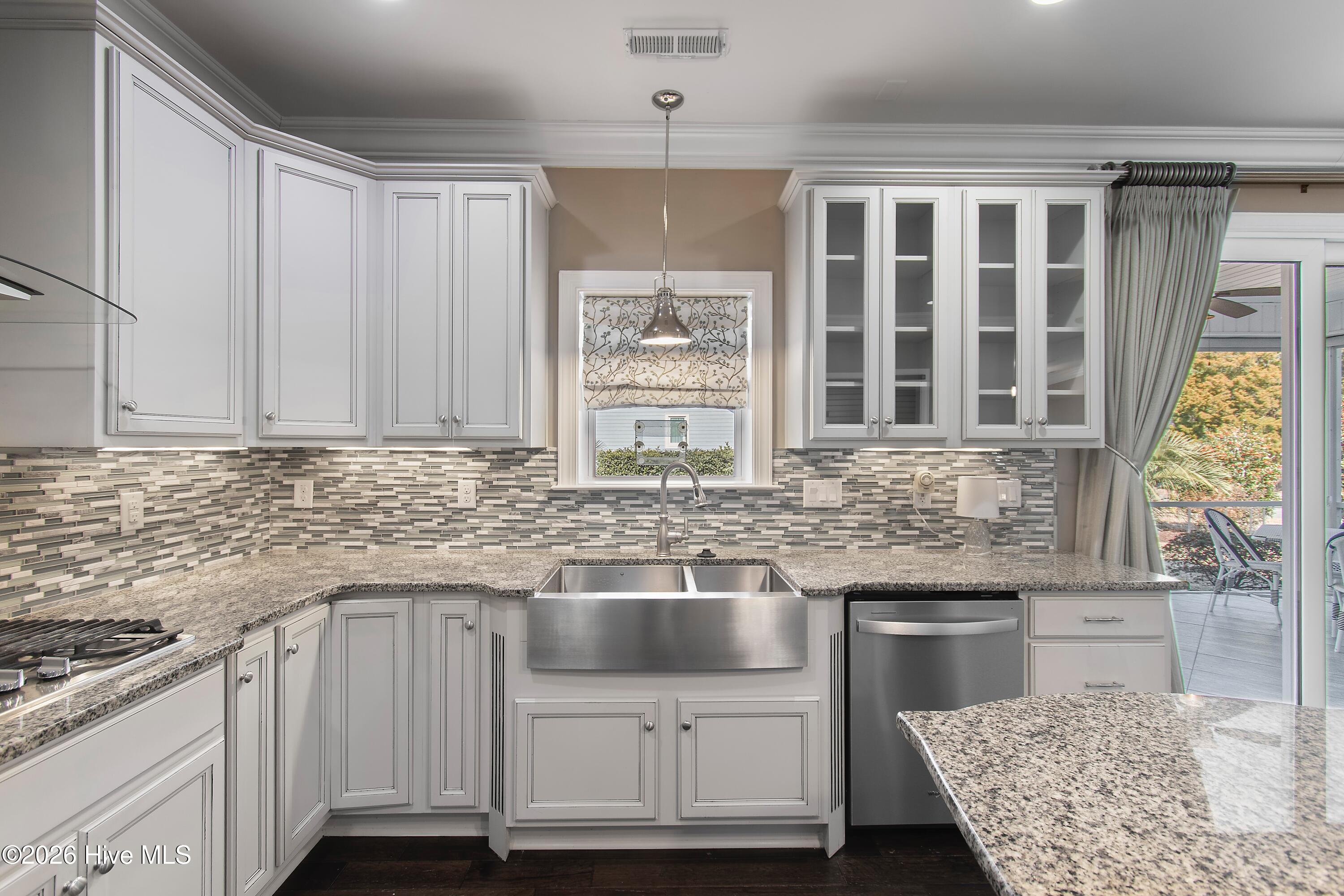 100554022 | Photo 25