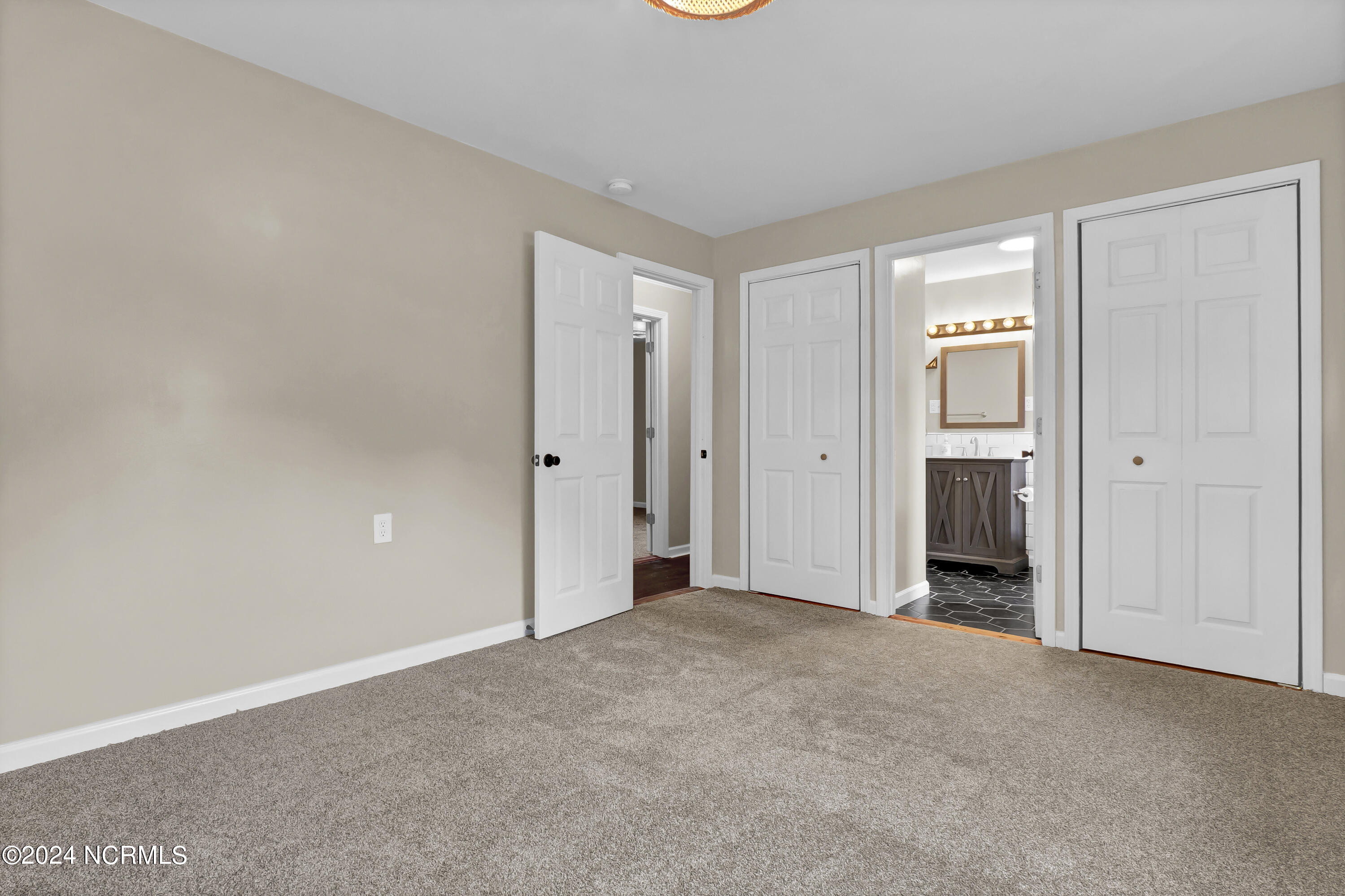 100546361 | Photo 24