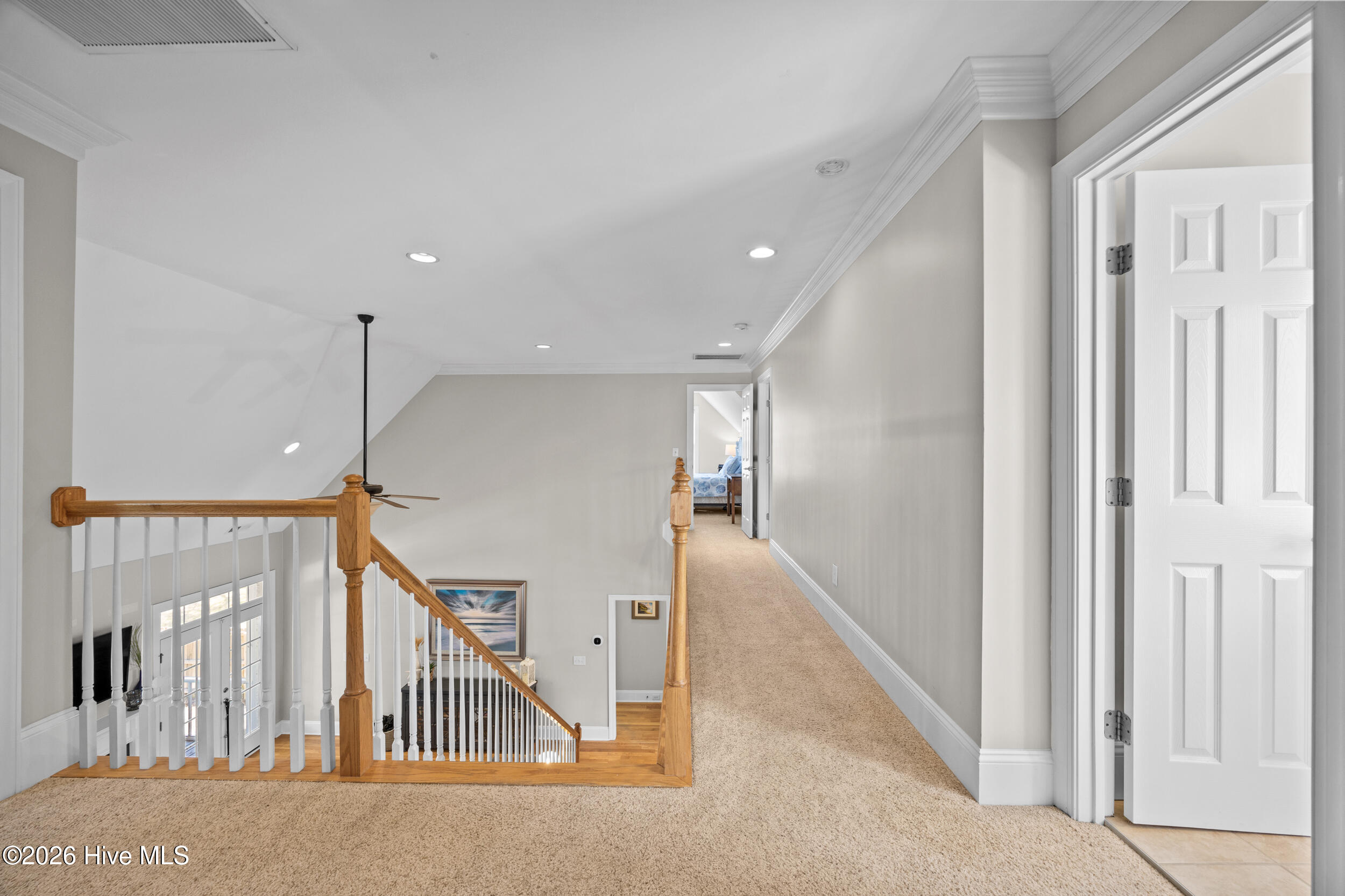 100565771 | Photo 41