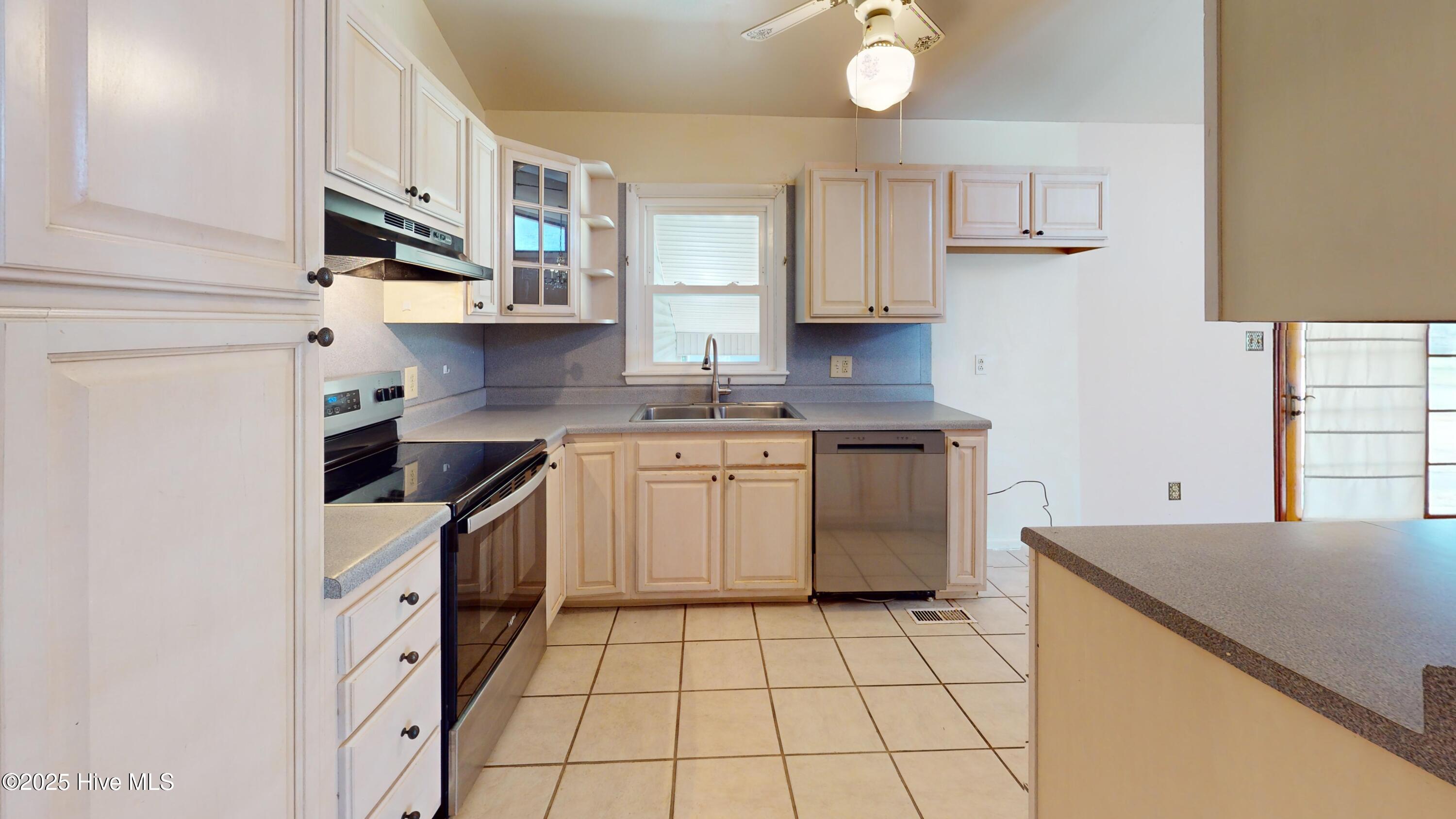 100541528 | Photo 16