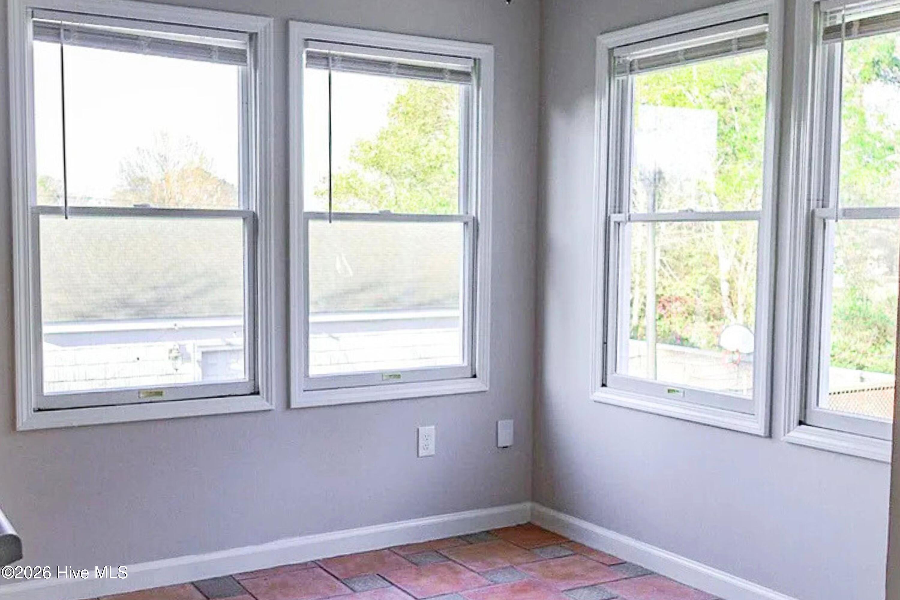 100570662 | Photo 31