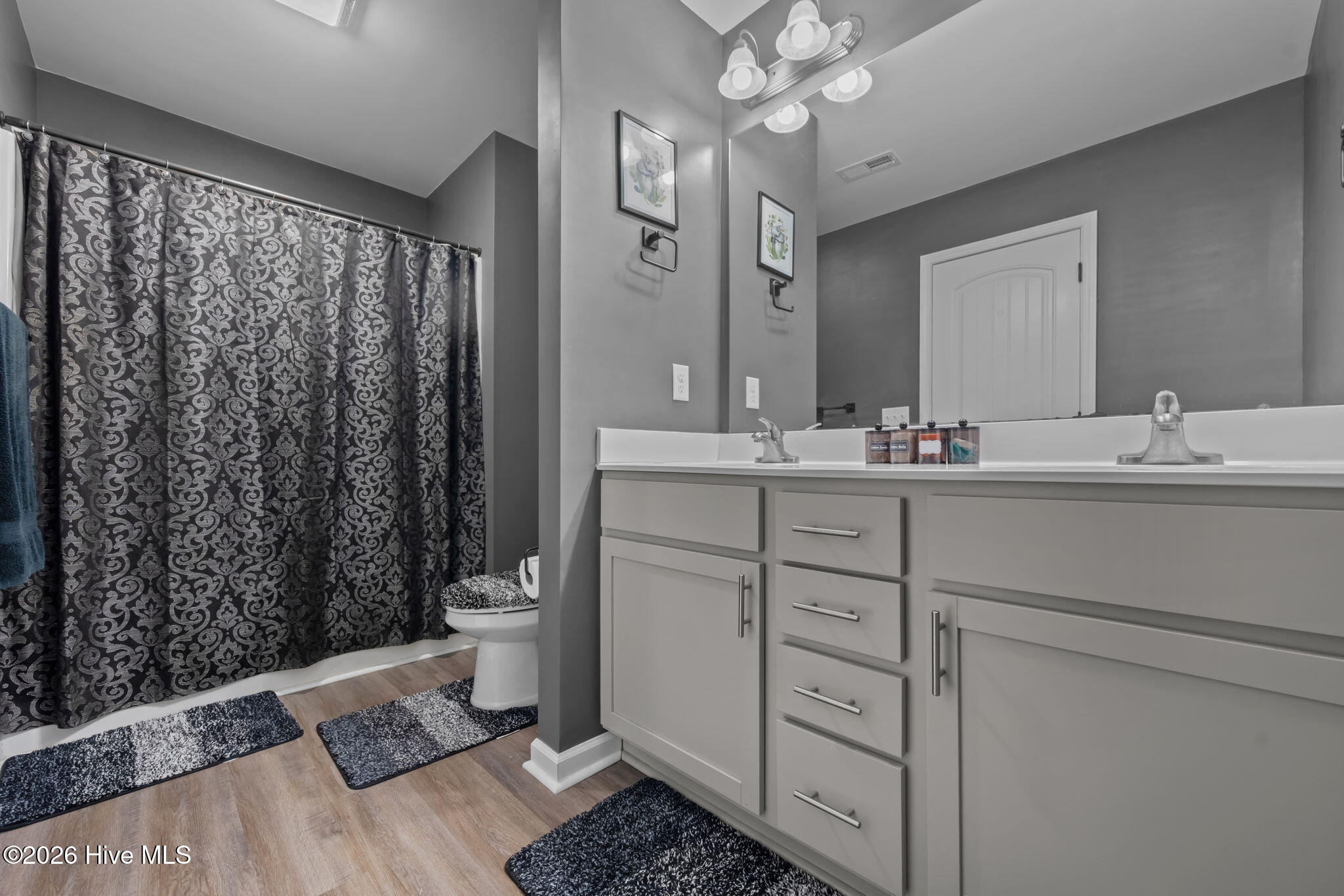 100567197 | Photo 26