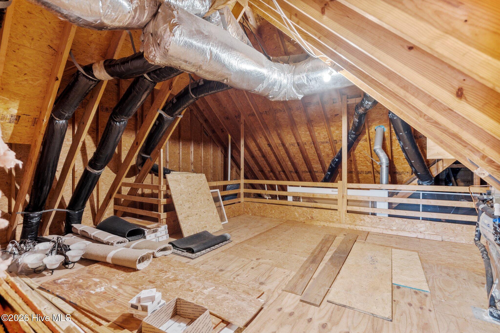 100570682 | Photo 25