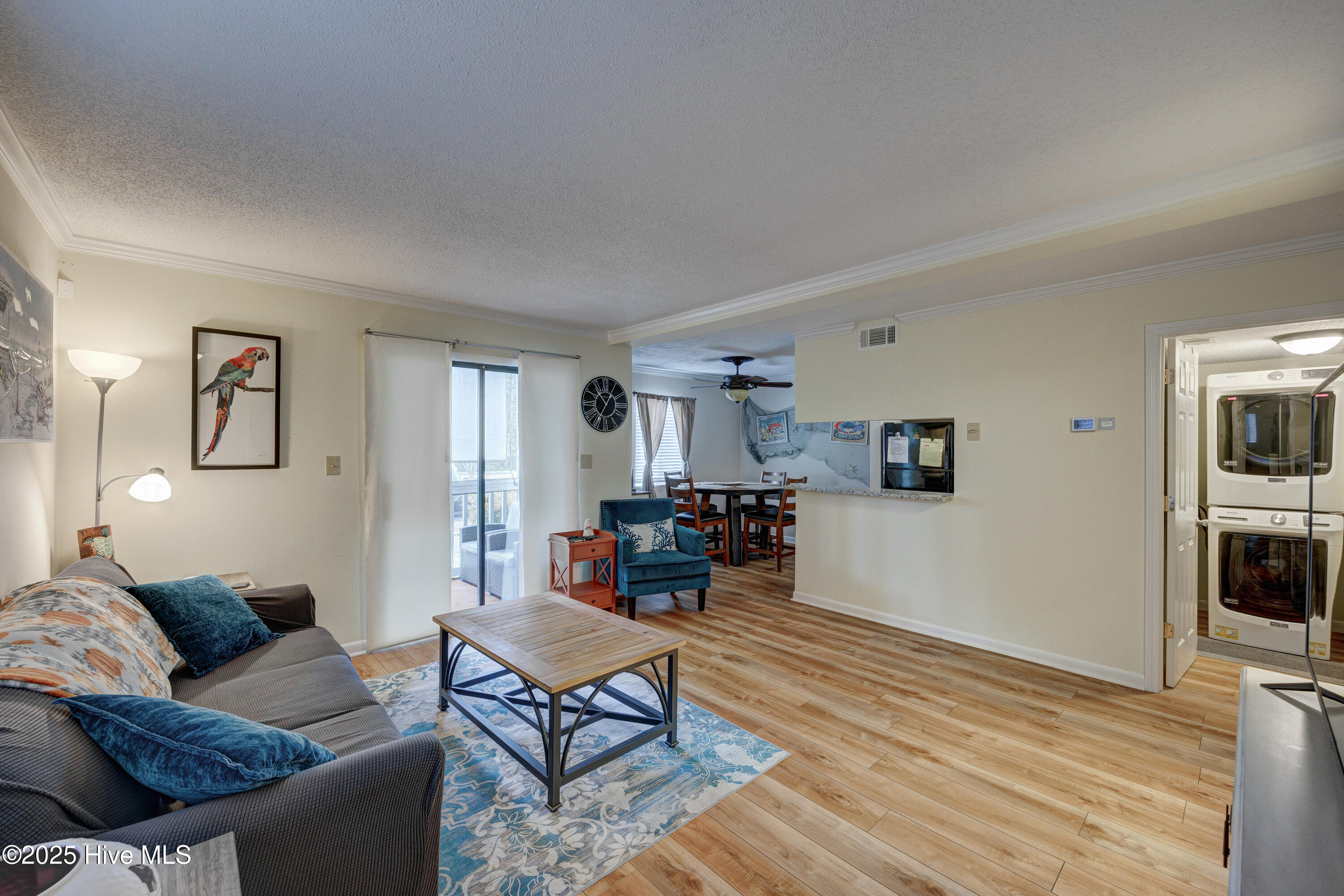 100535868 | Photo 11