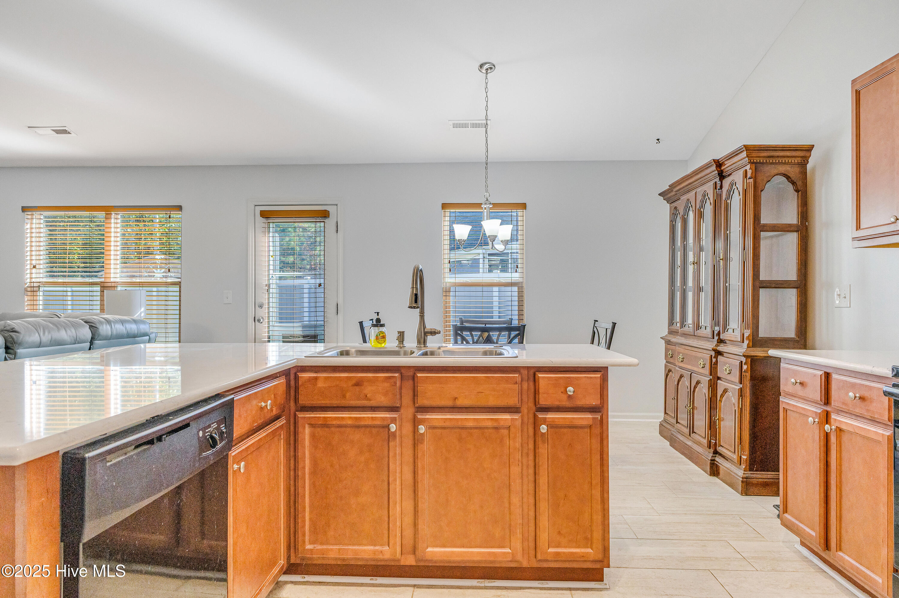 100539432 | Photo 11