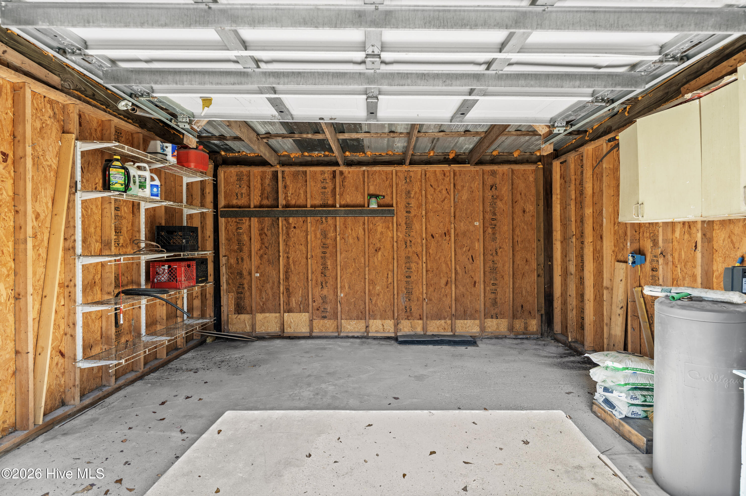 100558739 | Photo 35