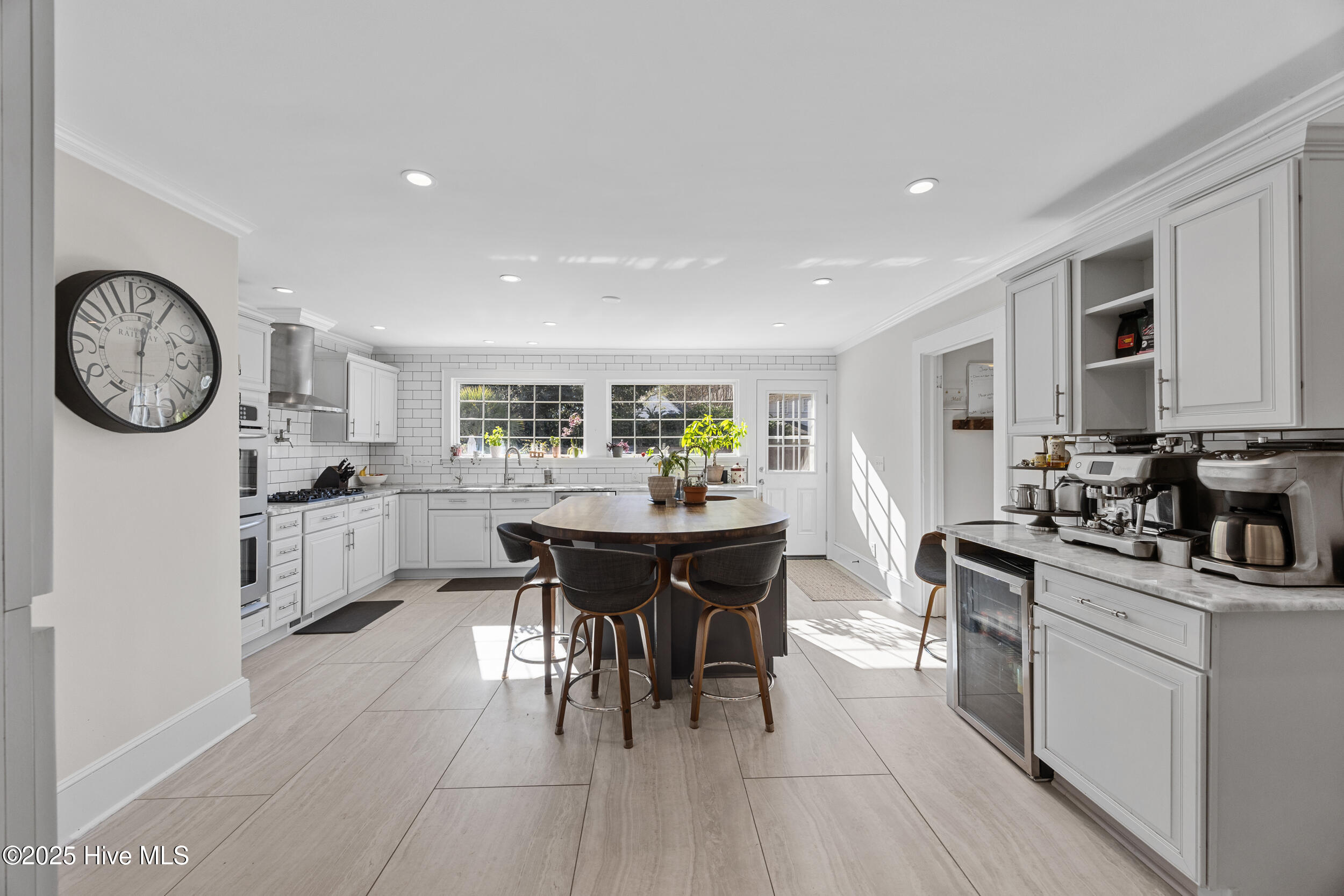 100544713 | Photo 11