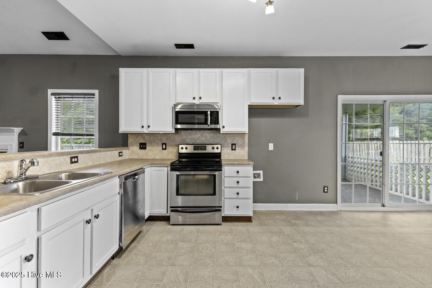 100532522 | Photo 13