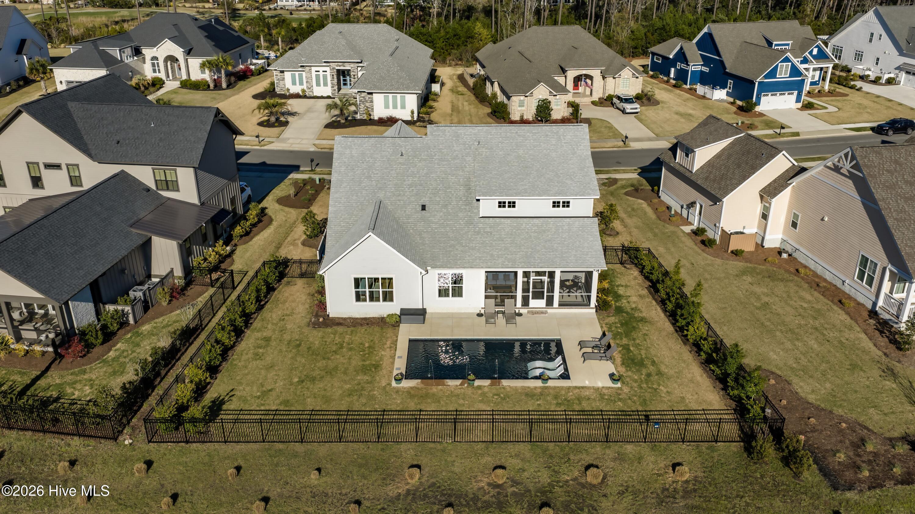 100566298 | Photo 56