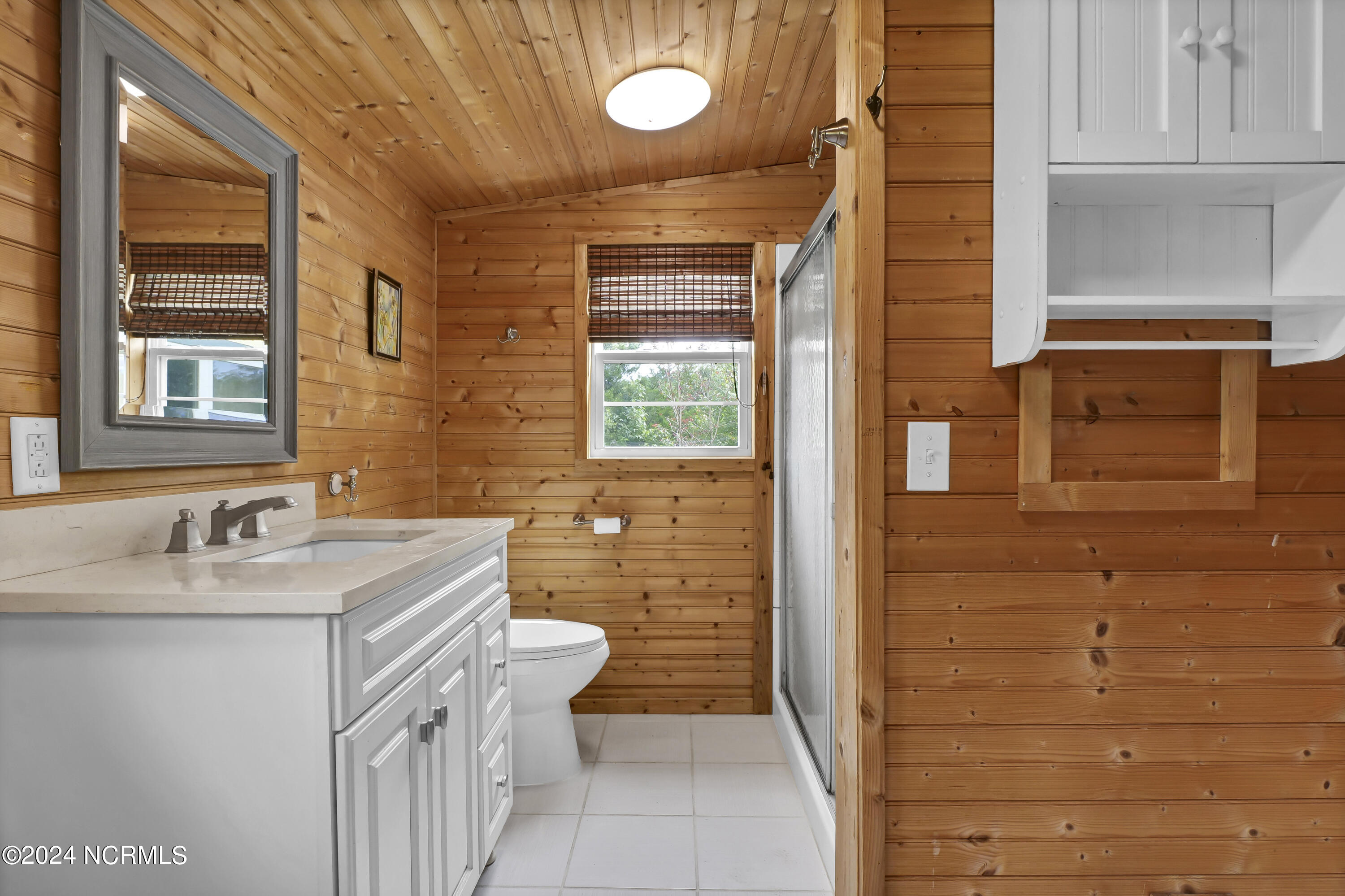 100546361 | Photo 17