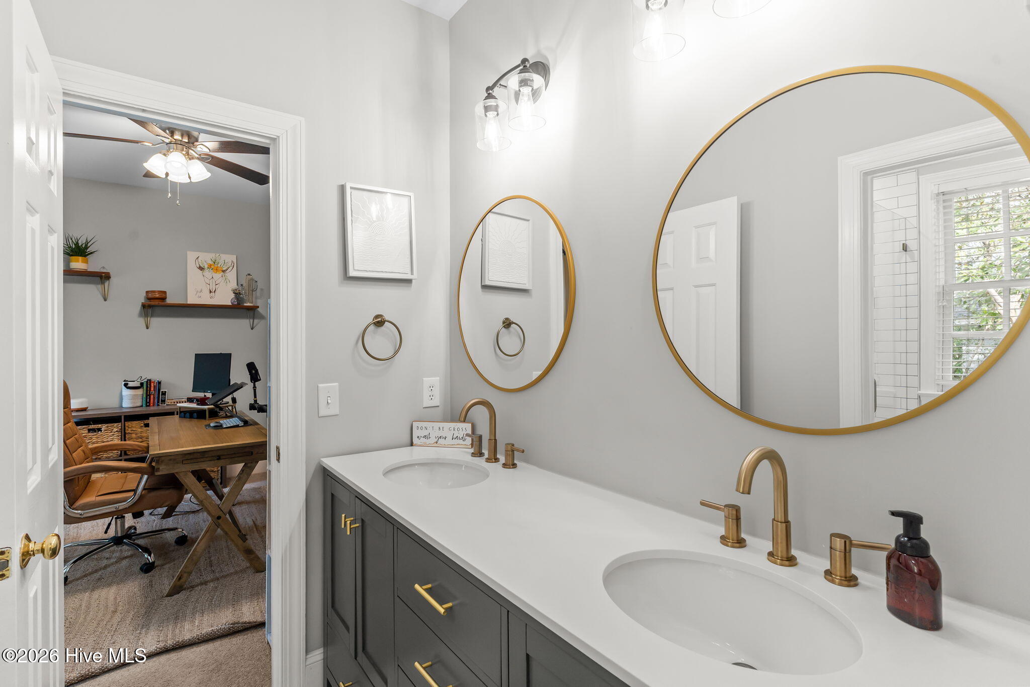 100556874 | Photo 40