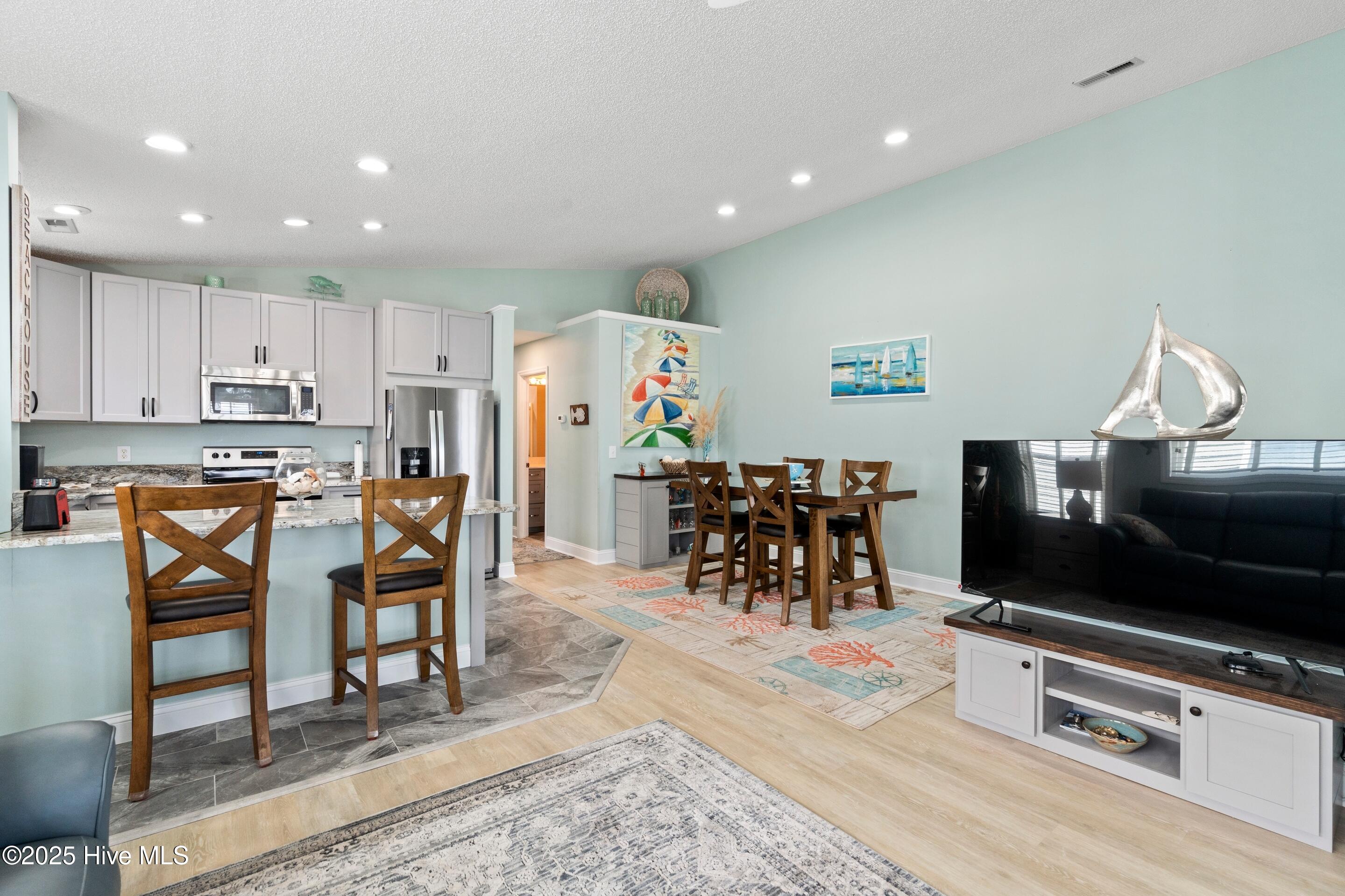 100521733 | Photo 17