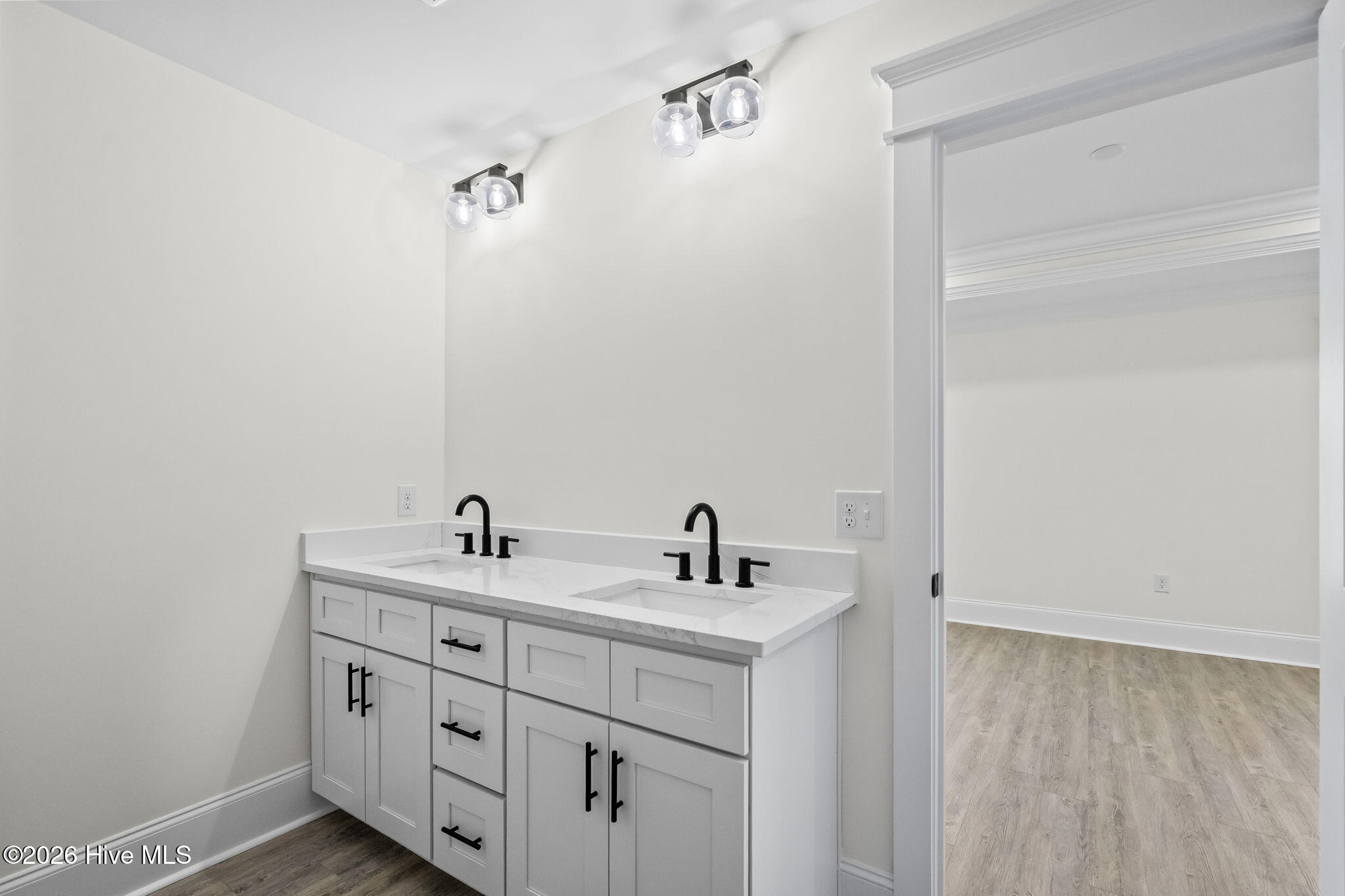 100552175 | Photo 32