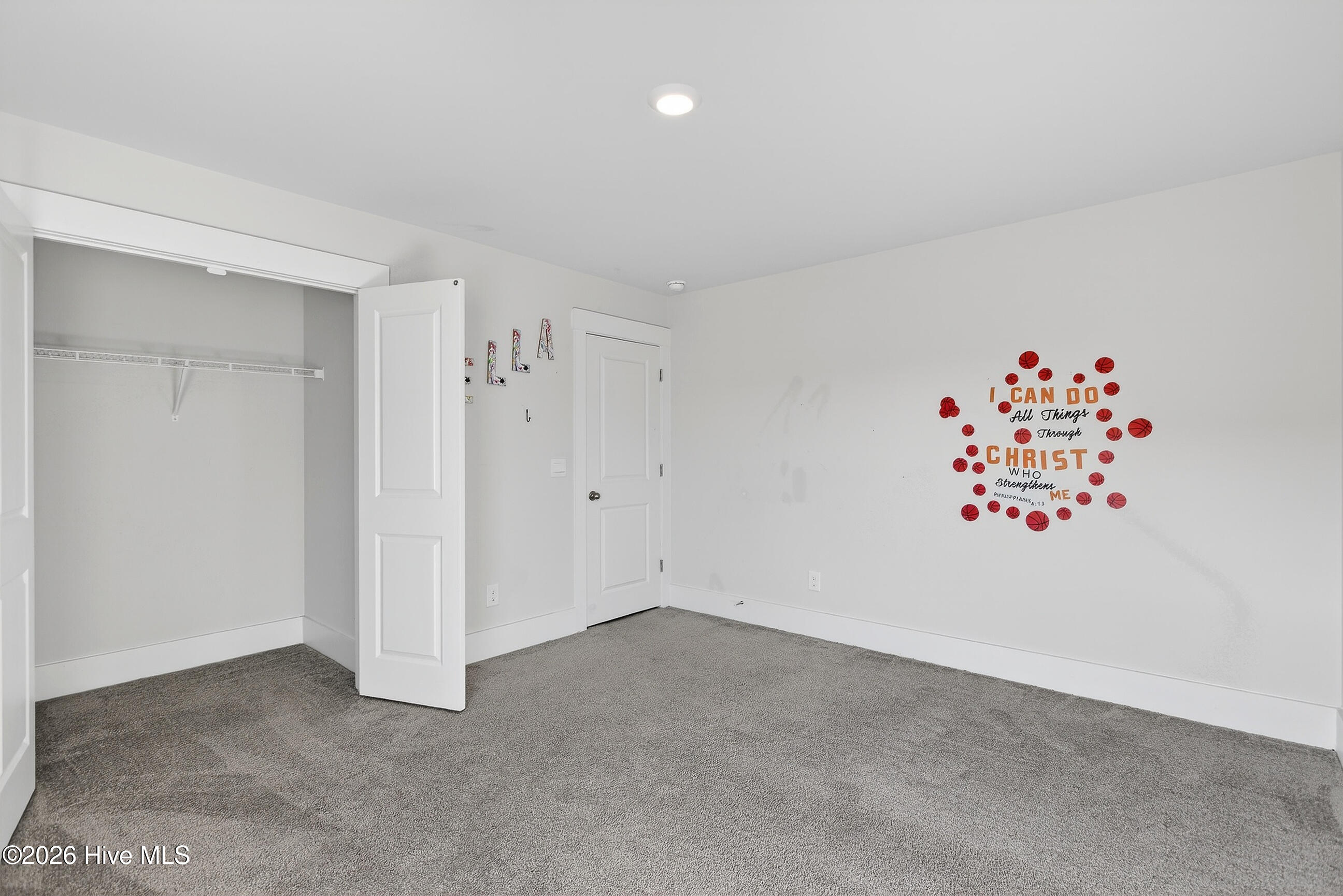 100562983 | Photo 30