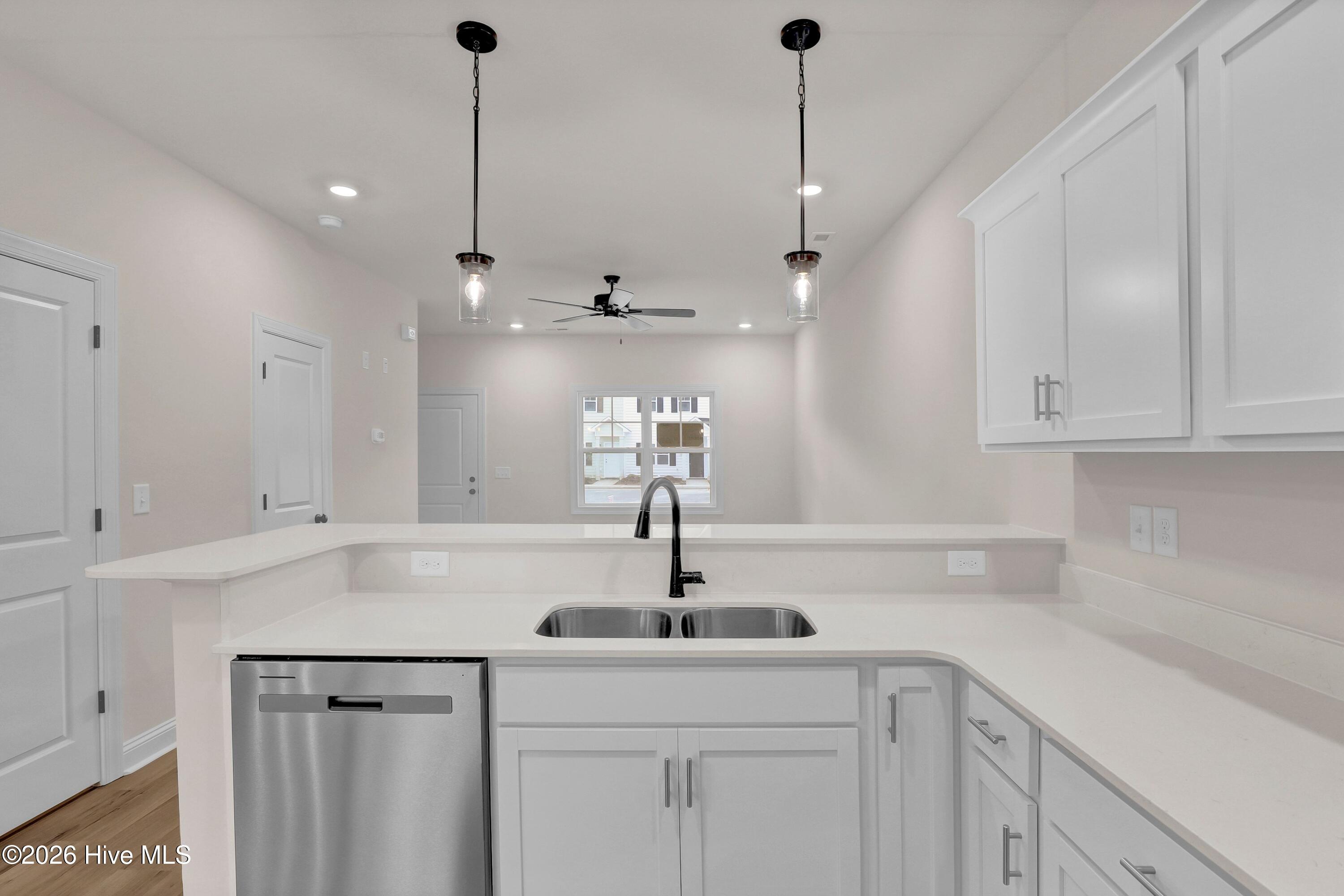 100559482 | Photo 13