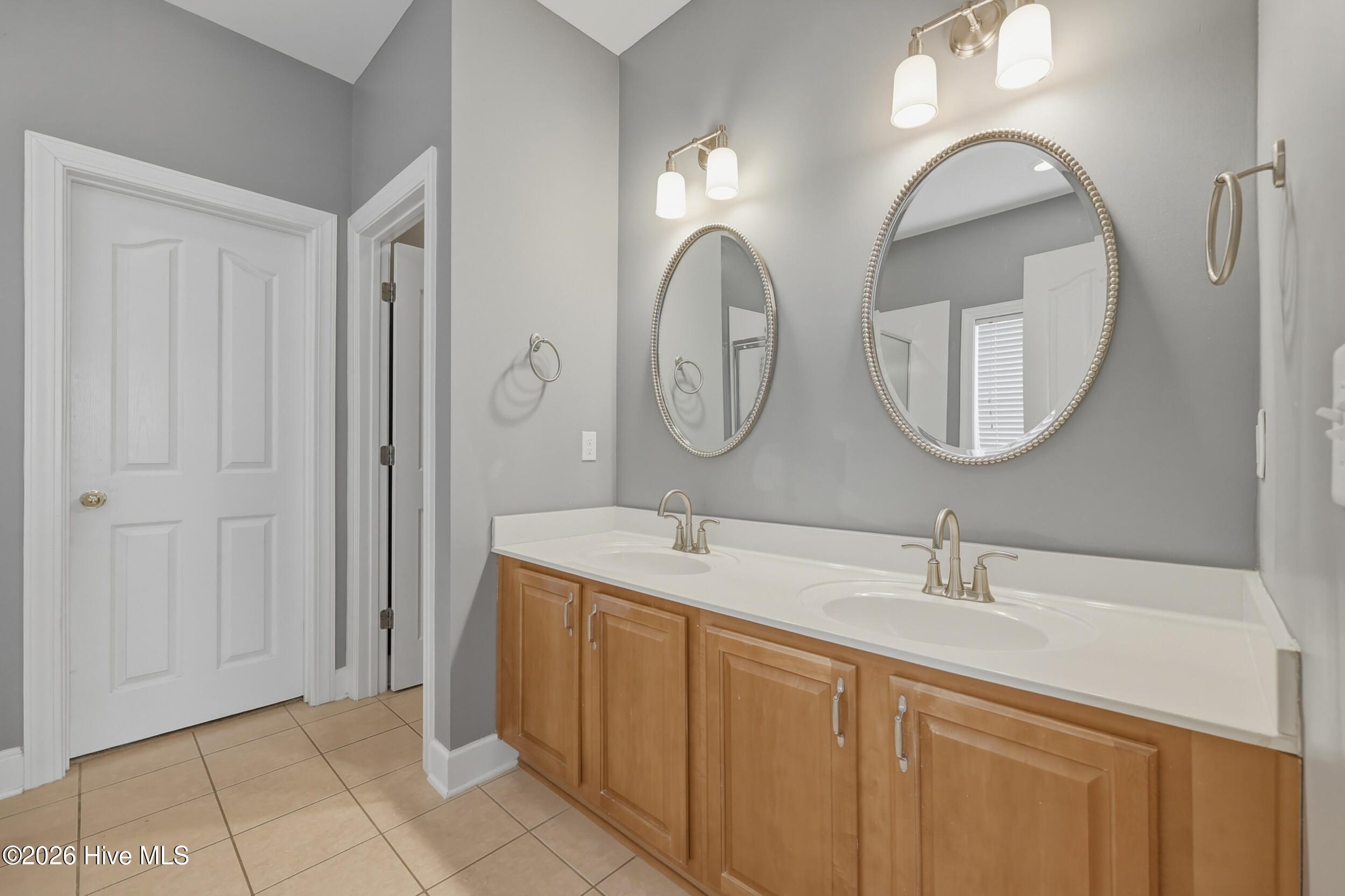 100555932 | Photo 23