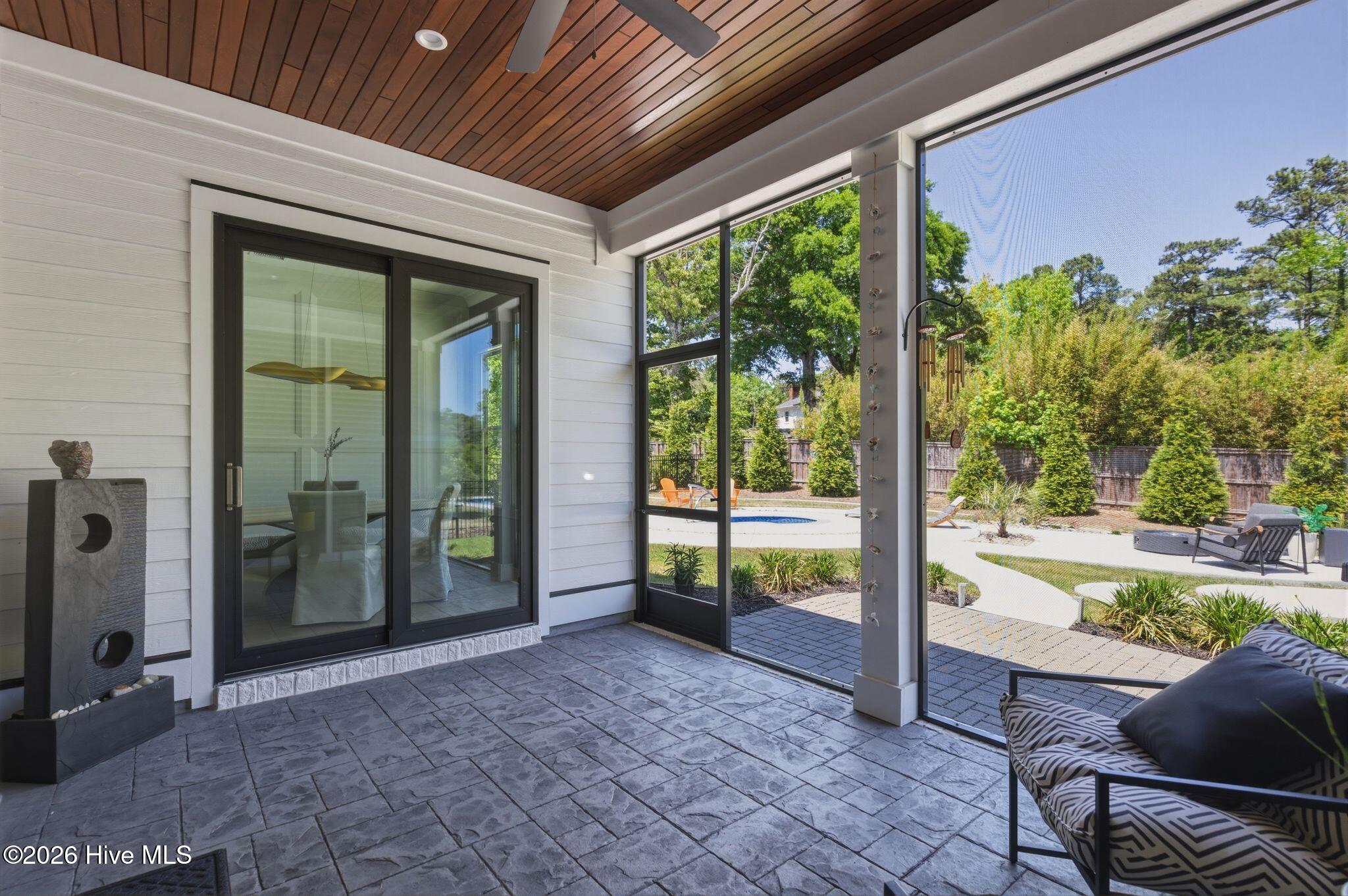 100569019 | Photo 27