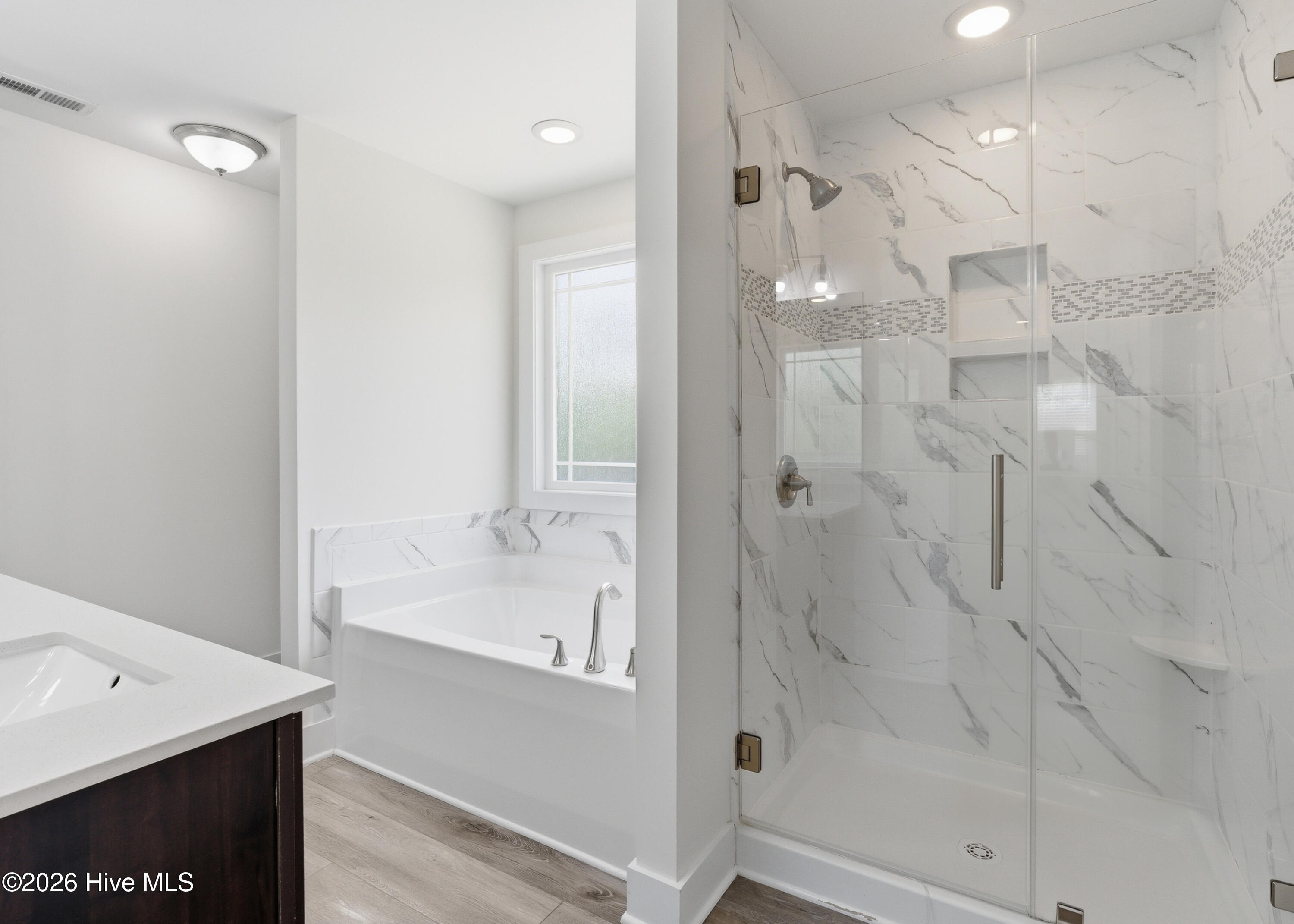 100570577 | Photo 18