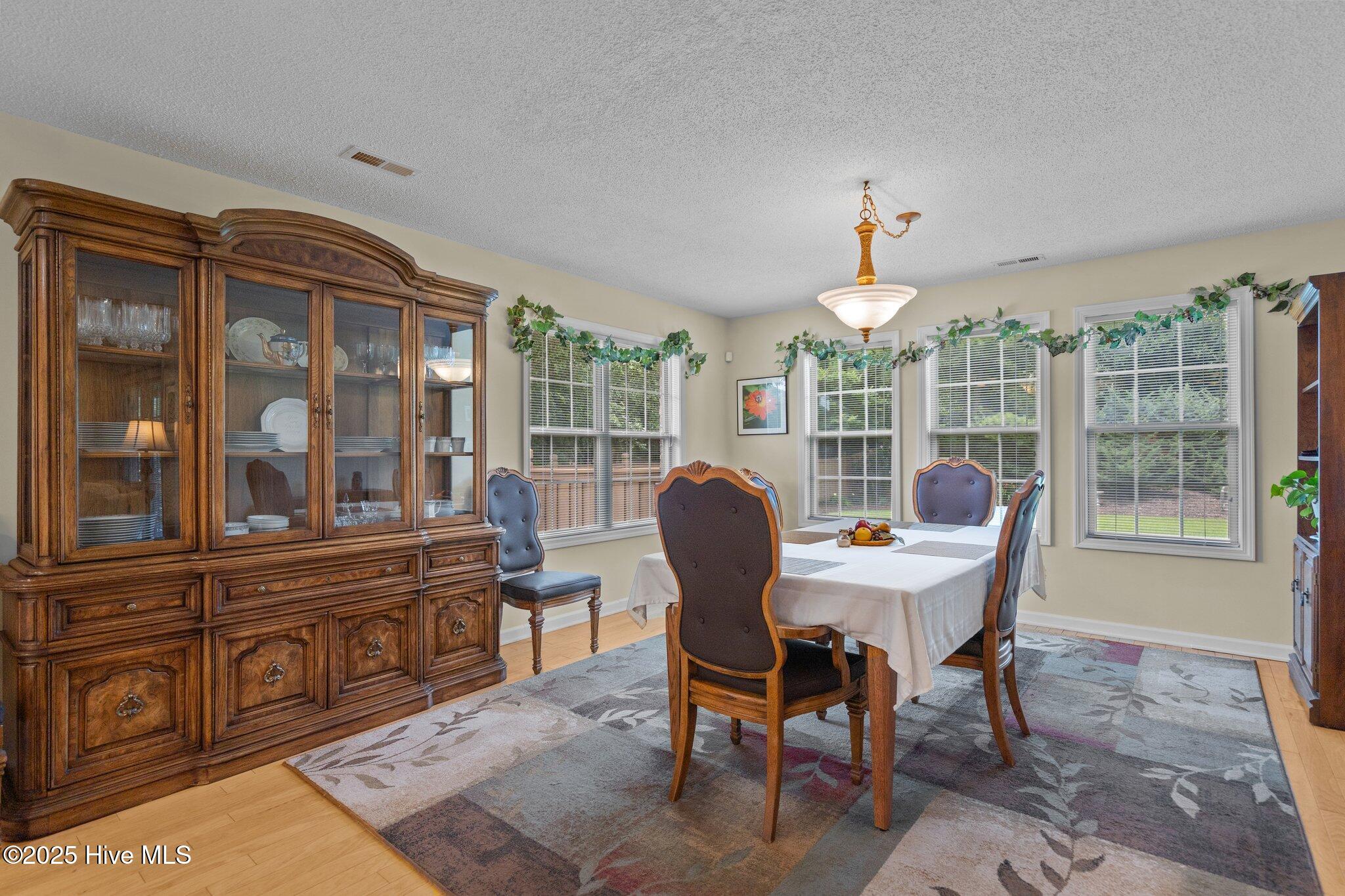 100515832 | Photo 23