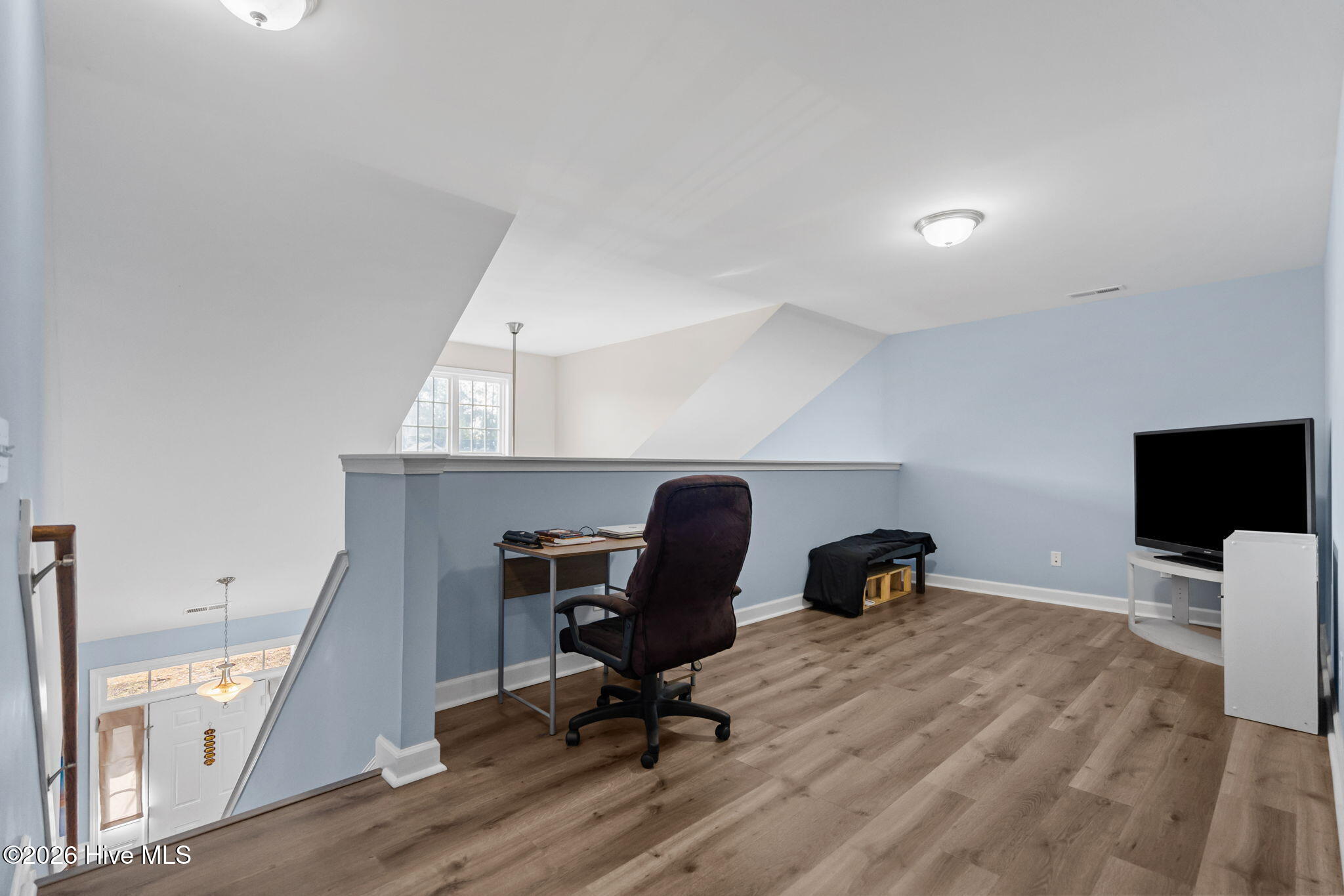 100561090 | Photo 27