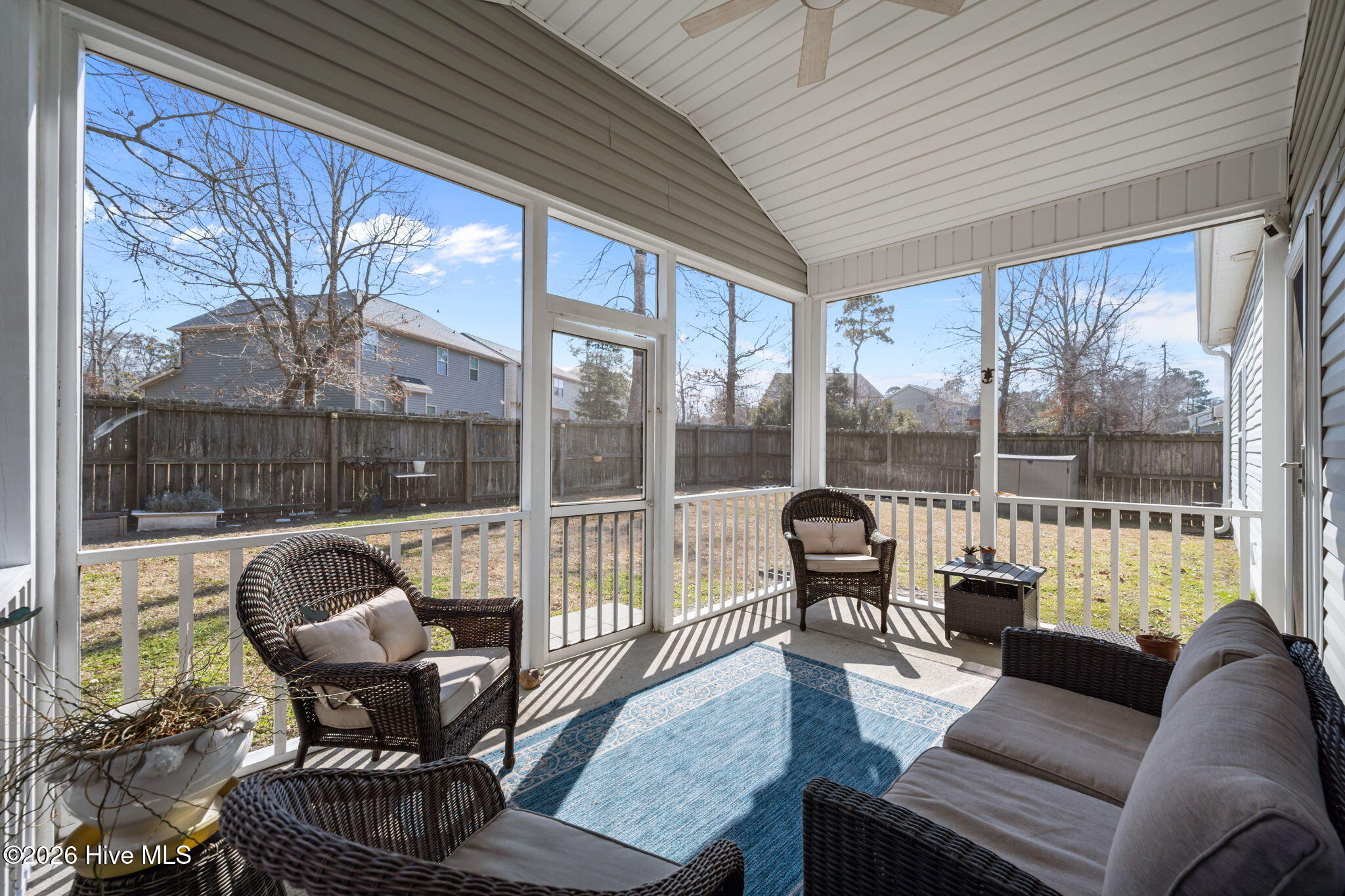 100552744 | Photo 43