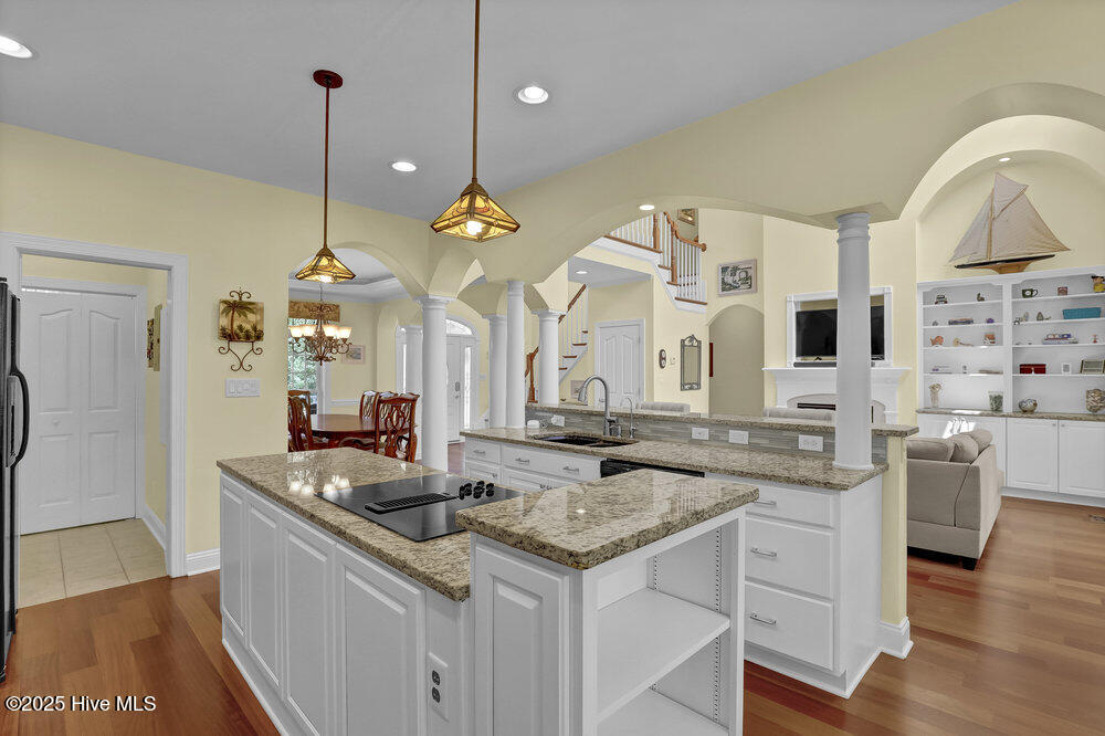 100513085 | Photo 14