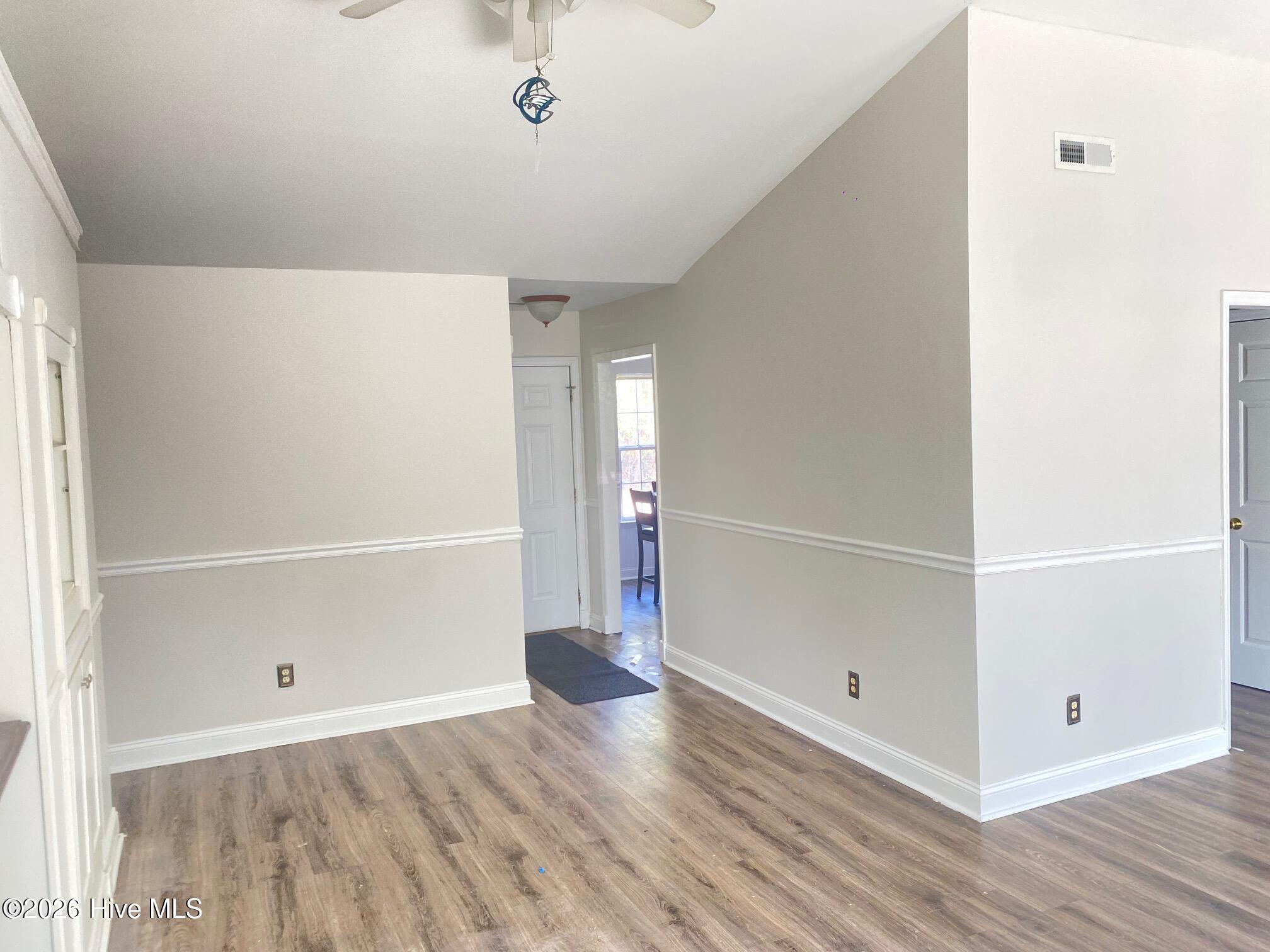 100556693 | Photo 10