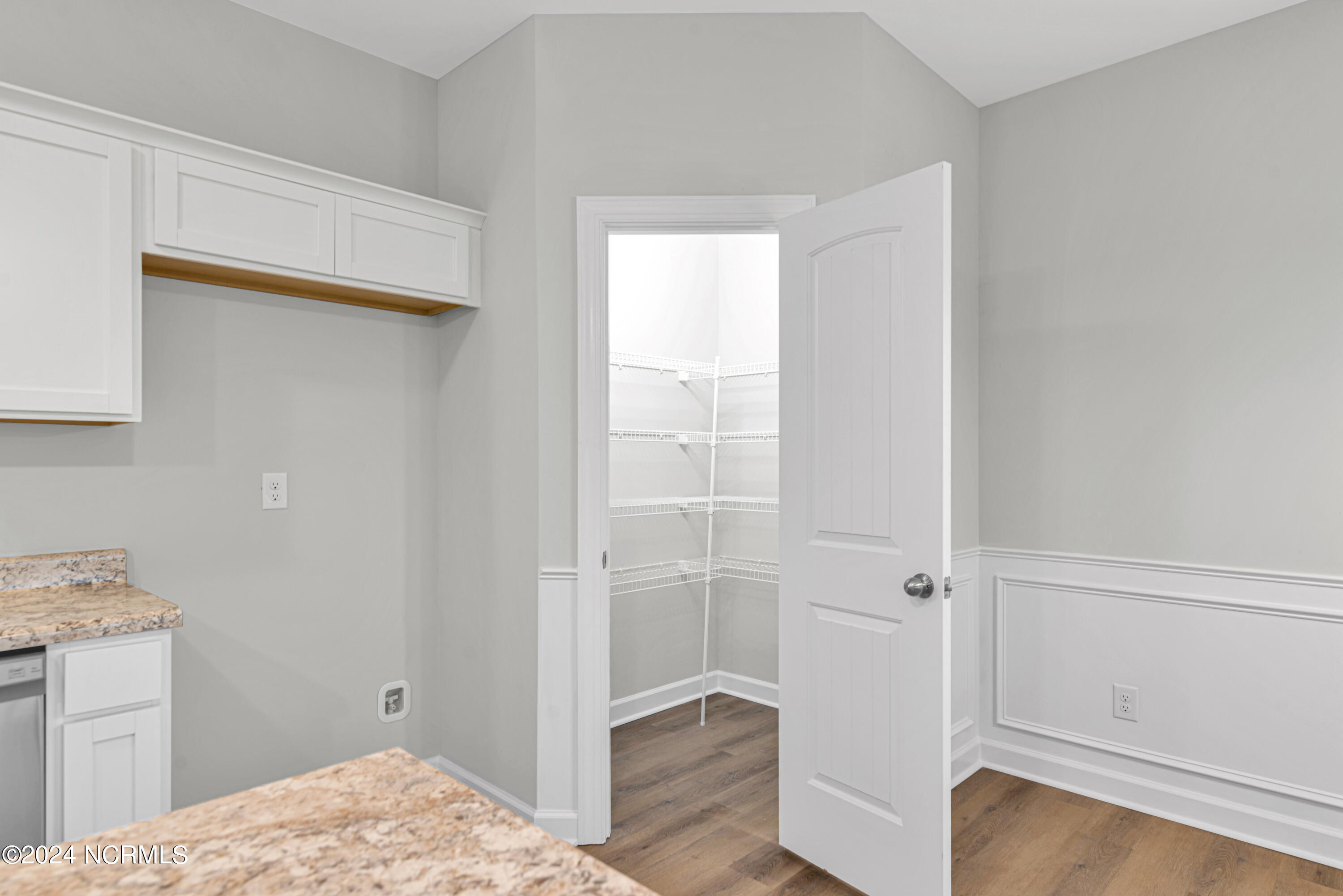 100563428 | Photo 15