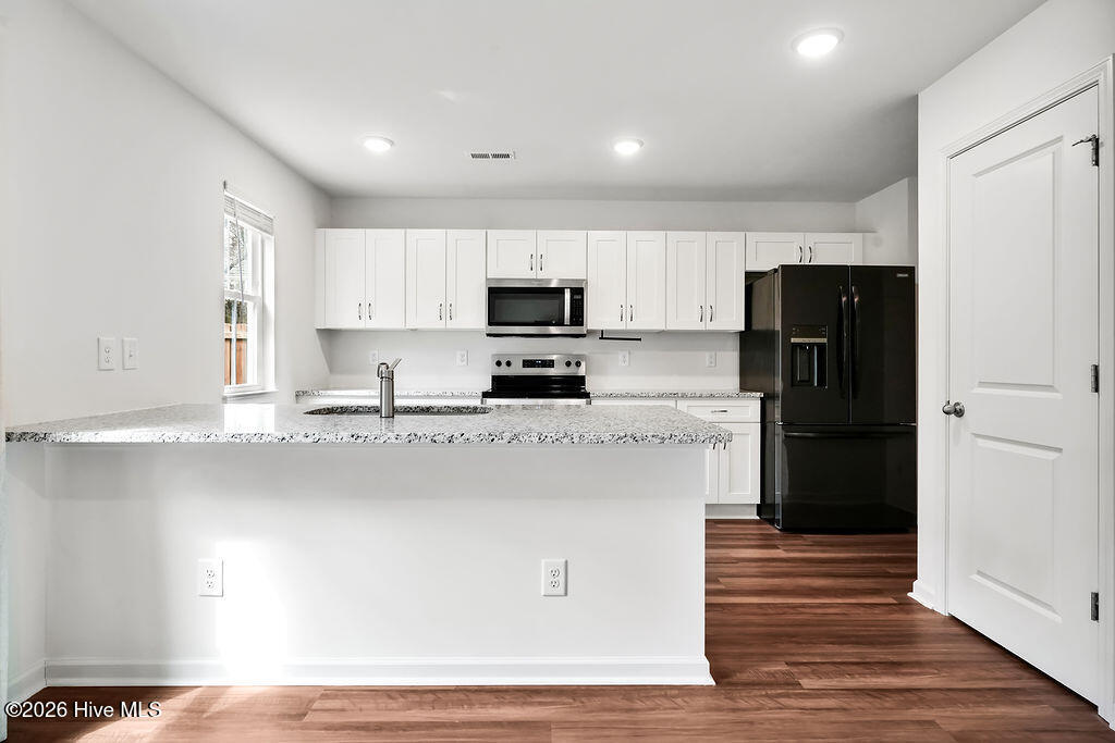 100563721 | Photo 10