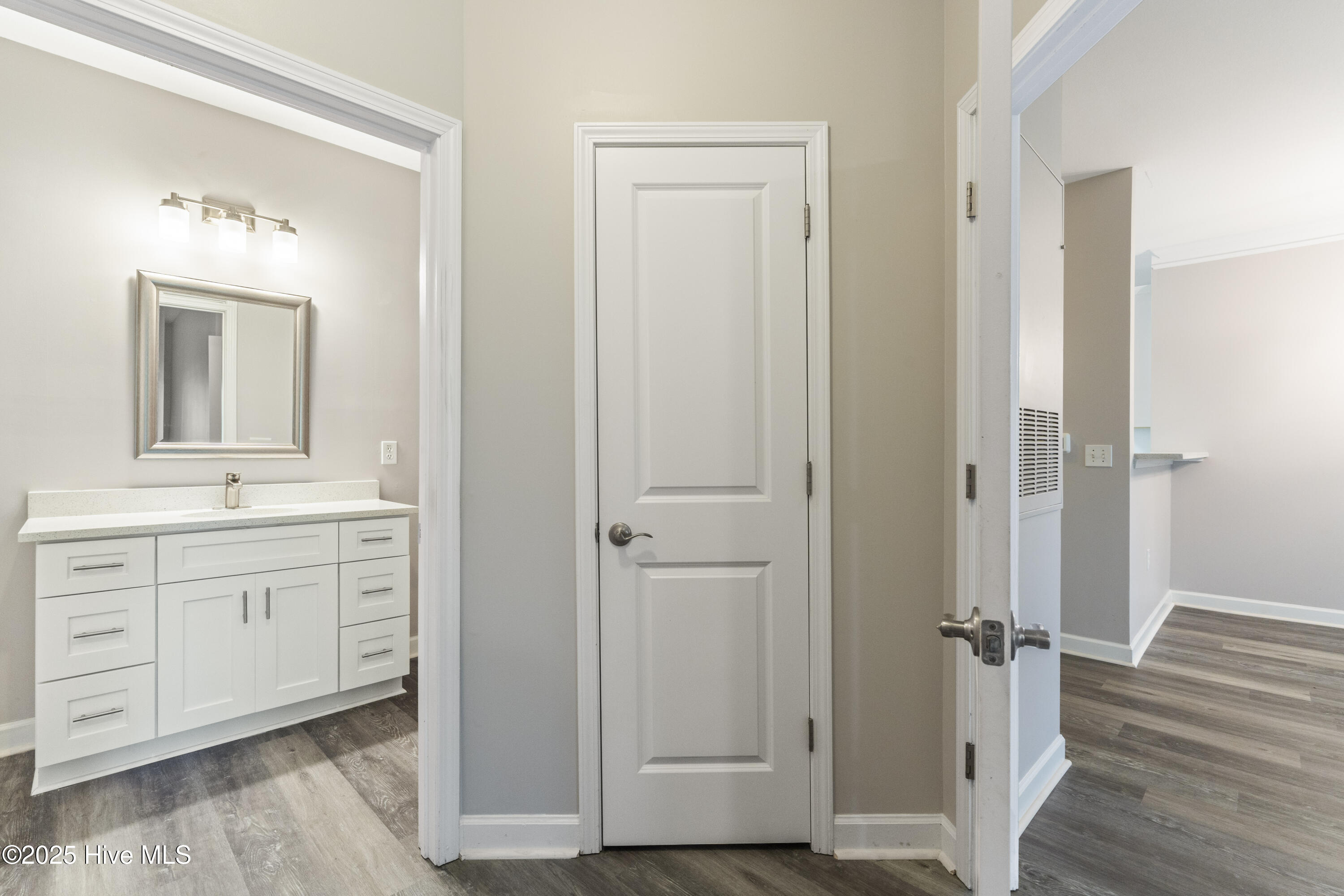 100564335 | Photo 21