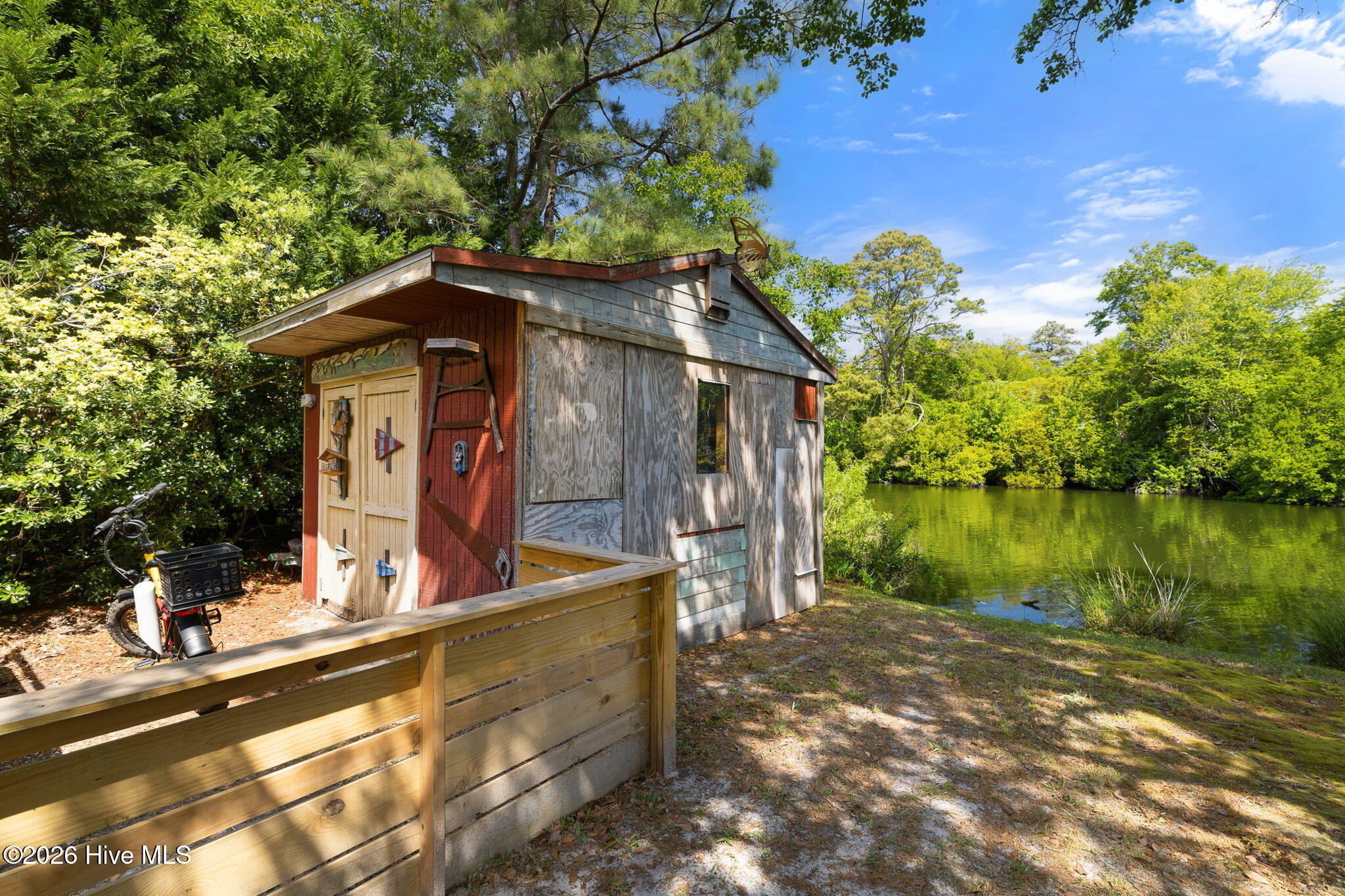 100569227 | Photo 34