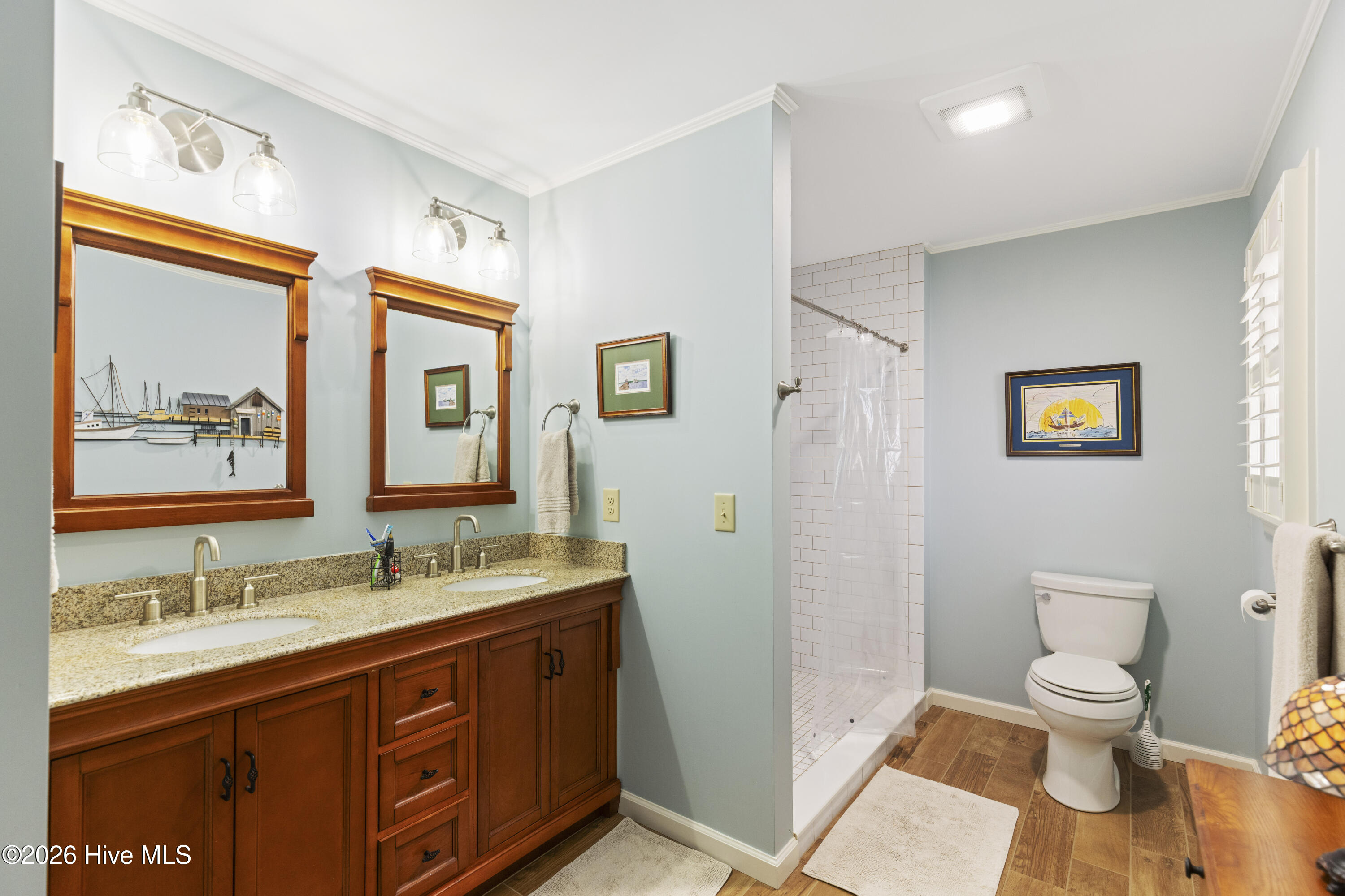 100569579 | Photo 53