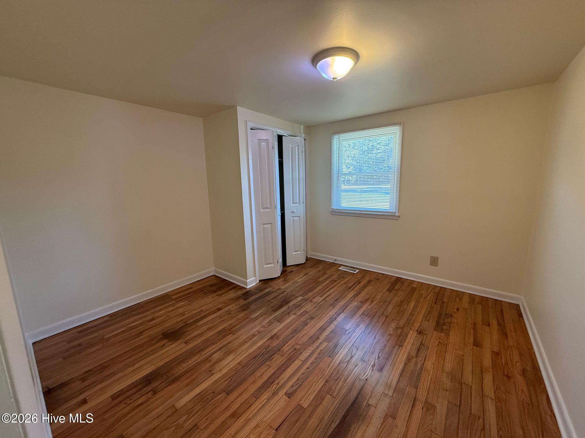 100547073 | Photo 11