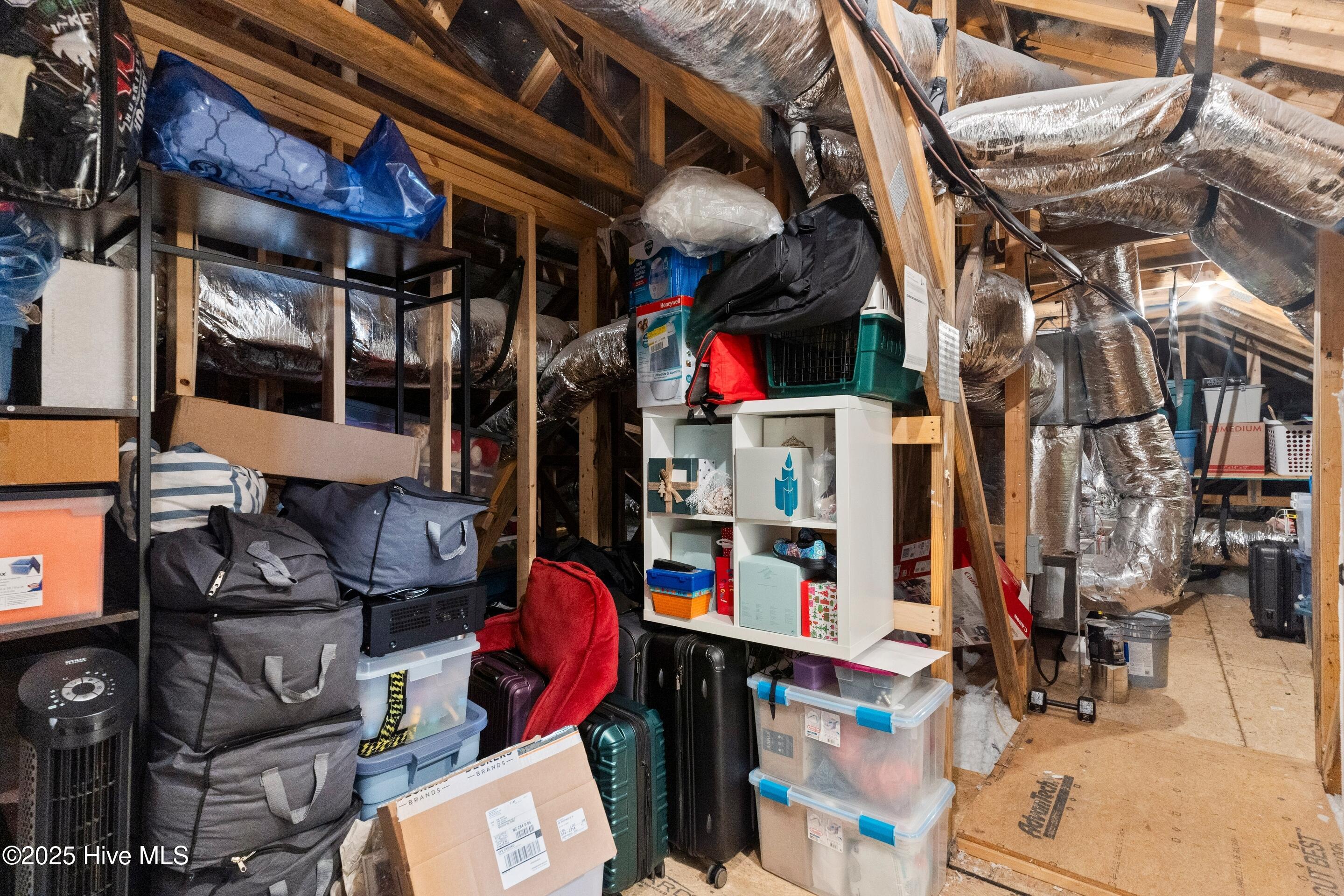 100532334 | Photo 35