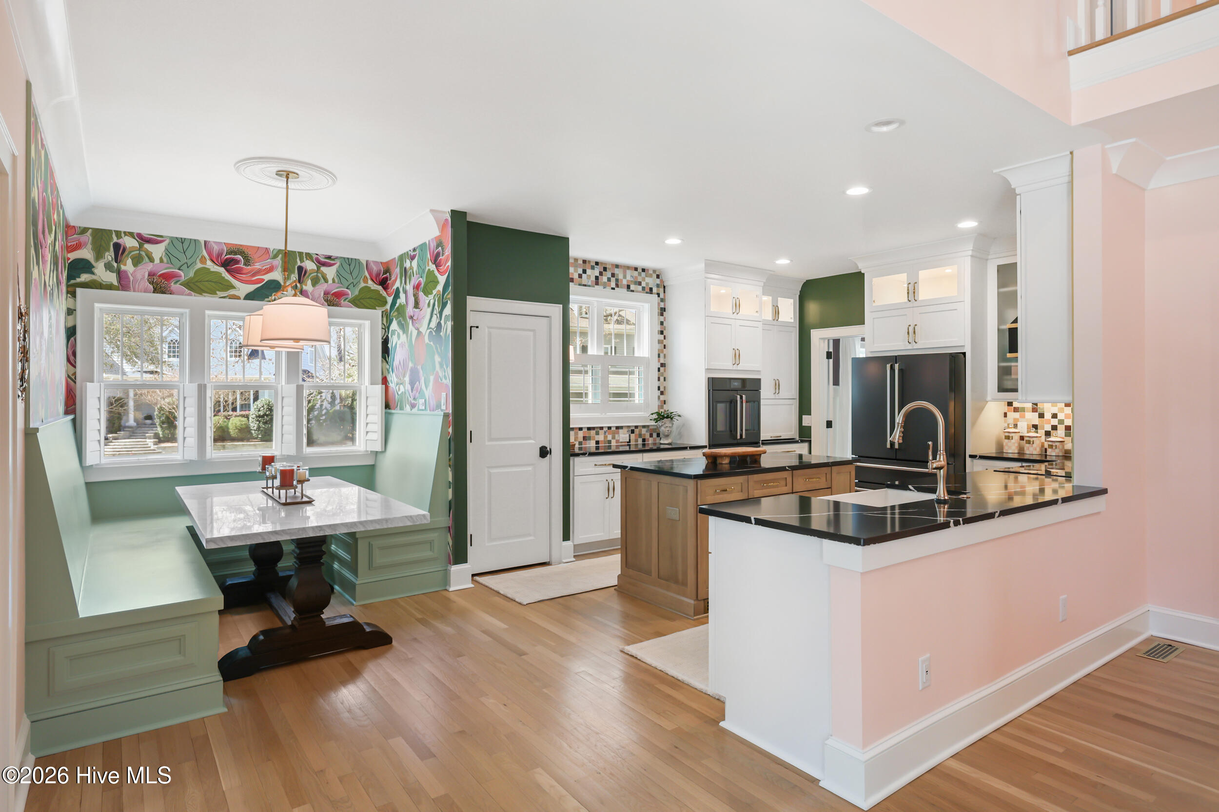 100562808 | Photo 14