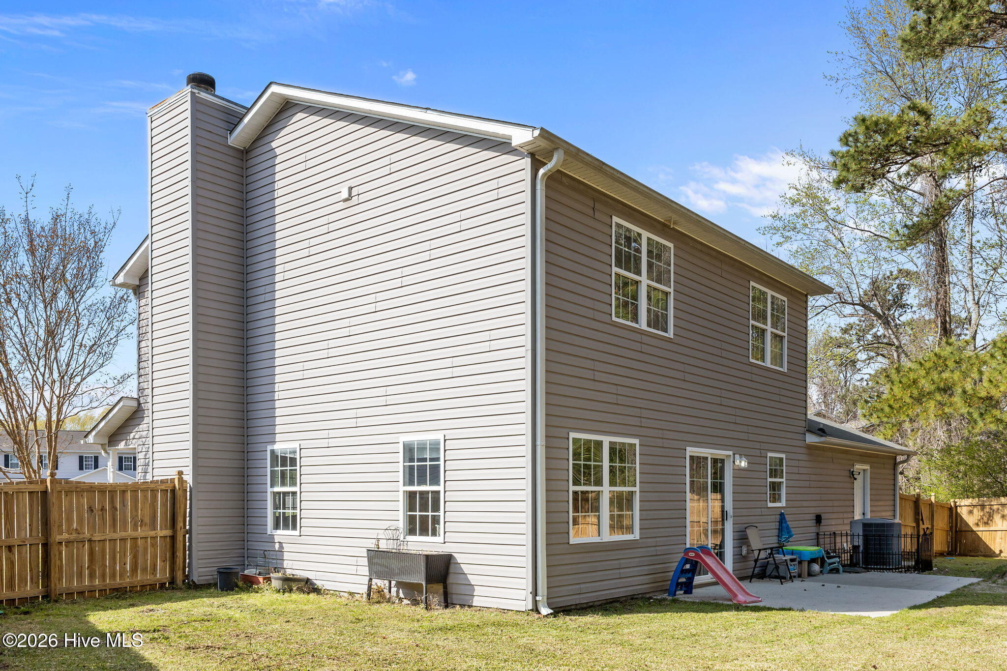 100568127 | Photo 47