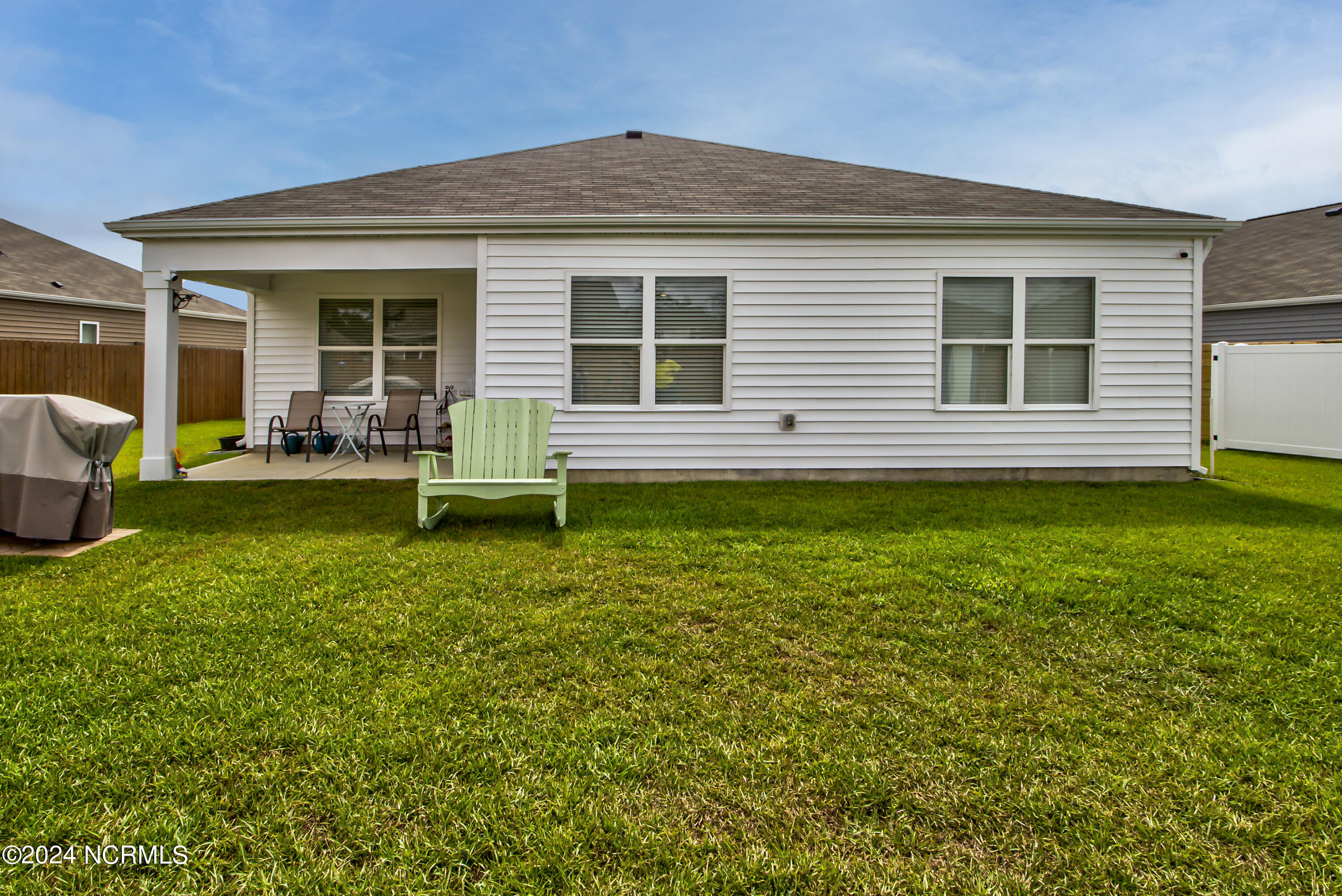 100563722 | Photo 36