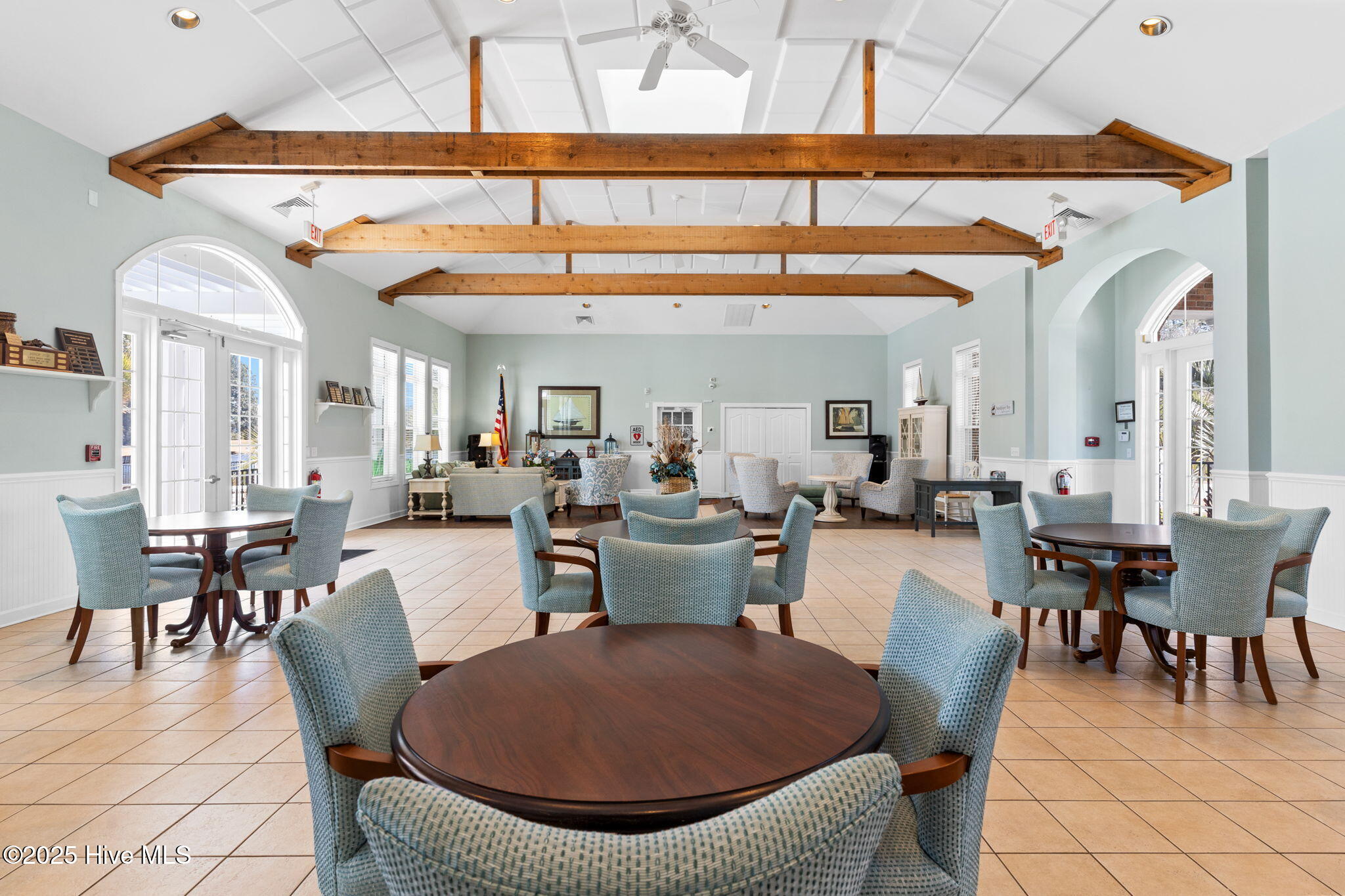 100543261 | Photo 43