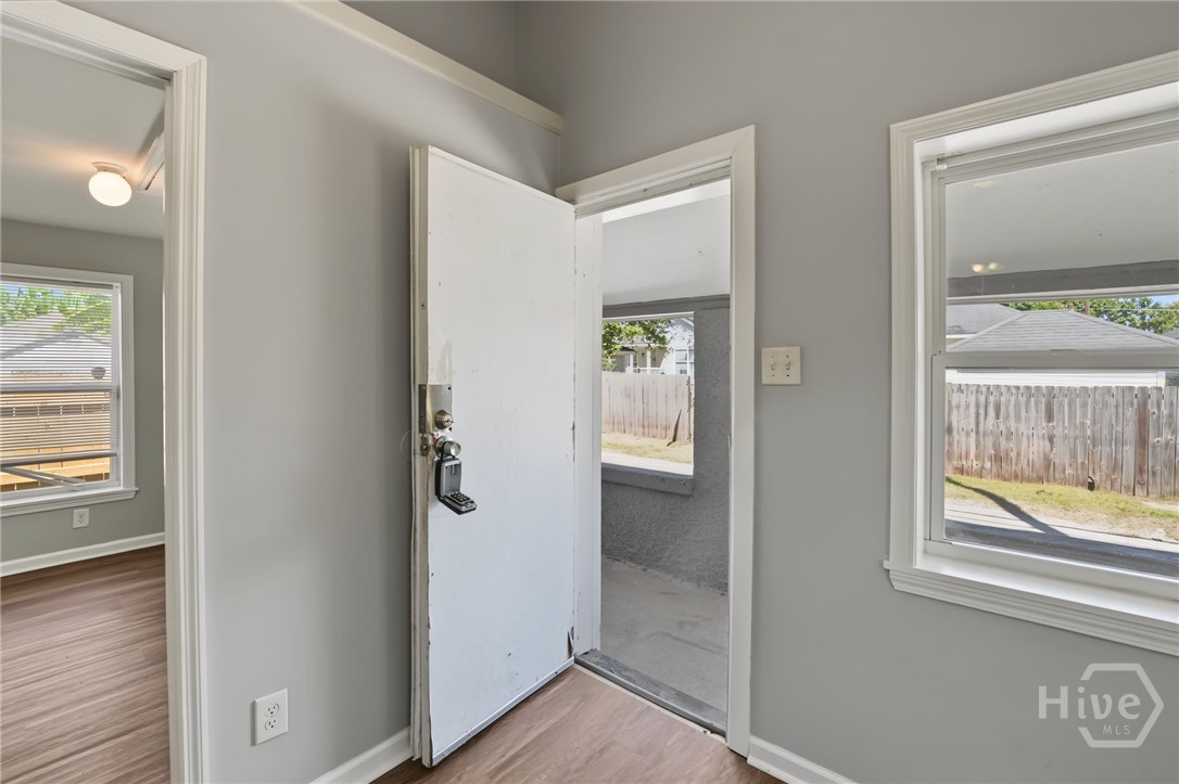Photo 4 of Single family home for sale at 751 E Bolton Ln, Savannah, GA 31401 | MLS# SA367287 | Listing updated on 2026-10-30