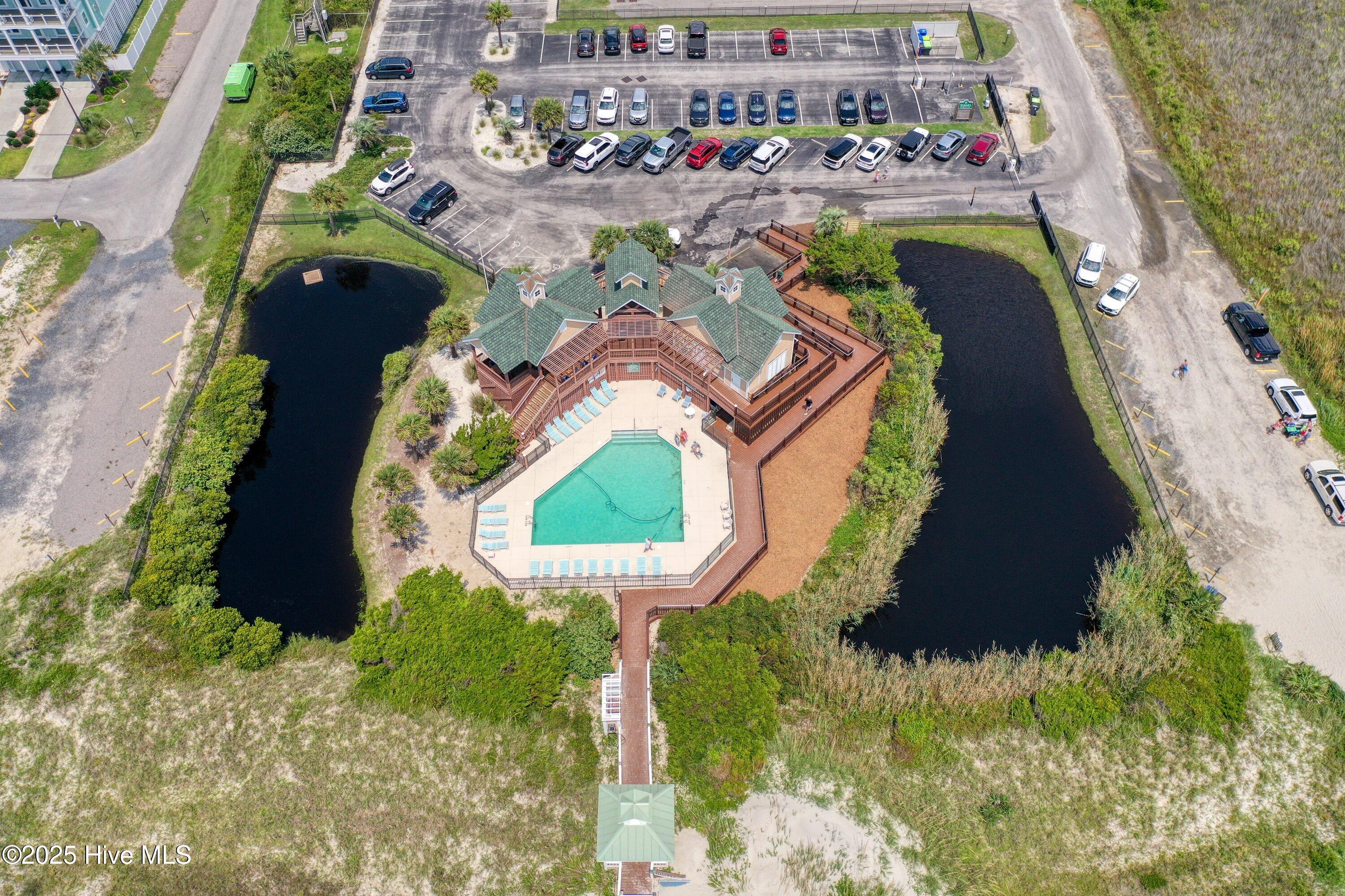 100553143 | Photo 51